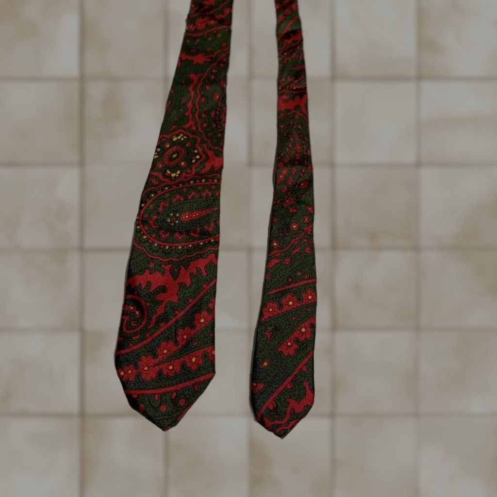 Vintage VINTAGE Jordan Marsh Men Slim Tie 100% Silk Paisley Green Red Classic Size ONE SIZE - 1 Thumbnail