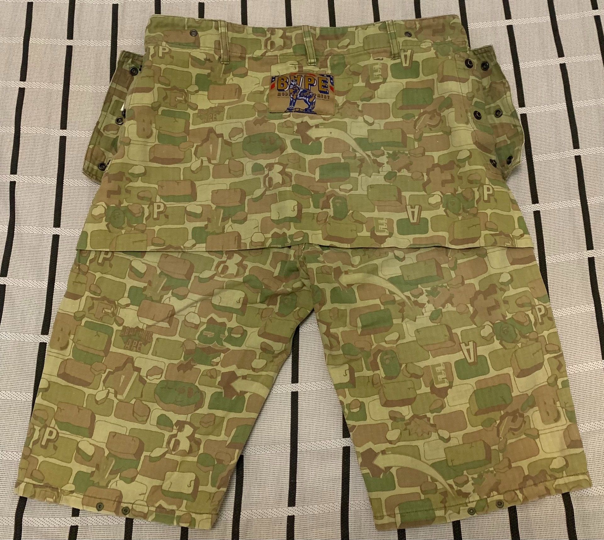 Bape Bape Camo Ape Head Gold Shorts M Men Size US 32 / EU 48 - 1 Thumbnail