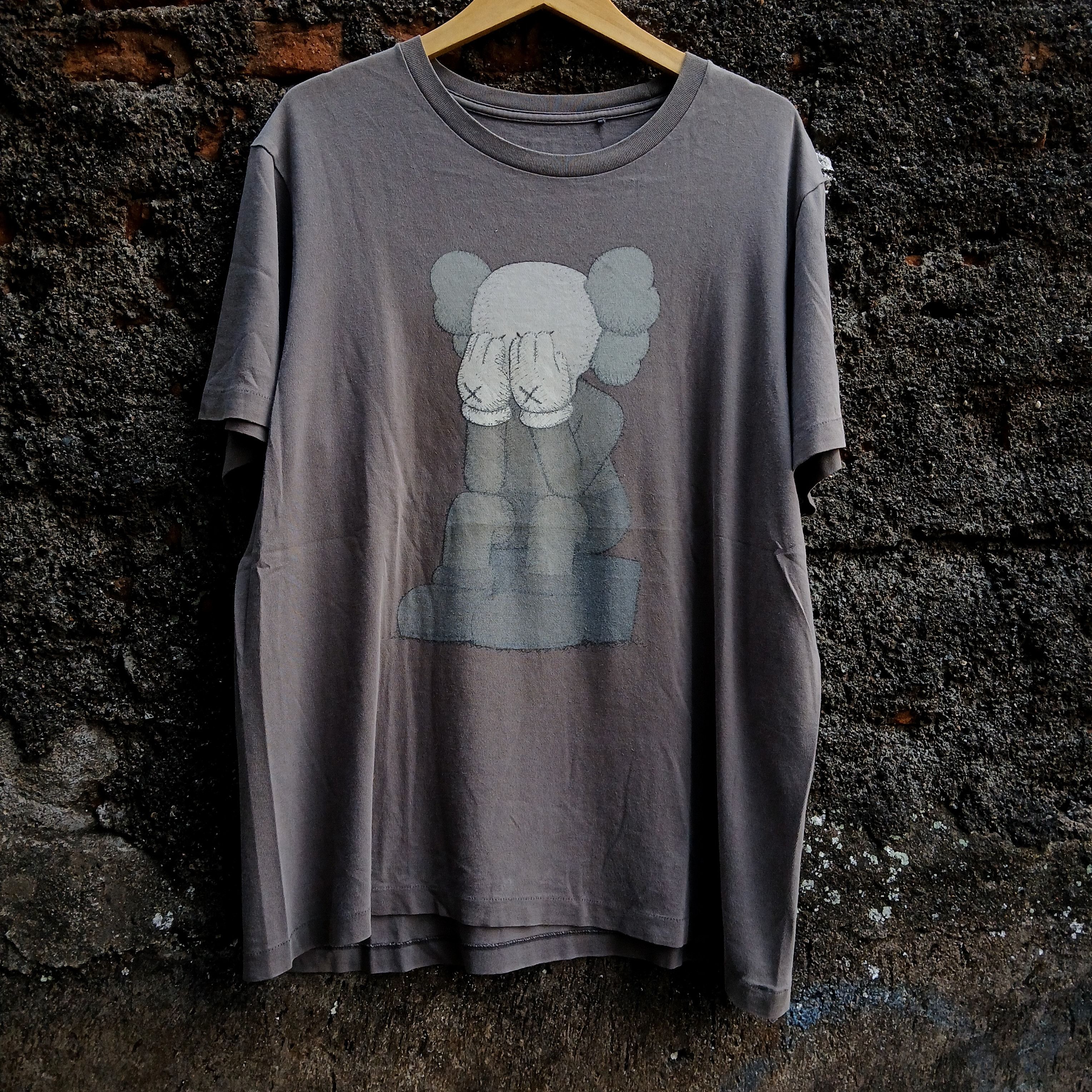 Kaws × Uniqlo Uniqlo kaws fisrt edition tee Size US XL / EU 56 / 4 - 1 Thumbnail