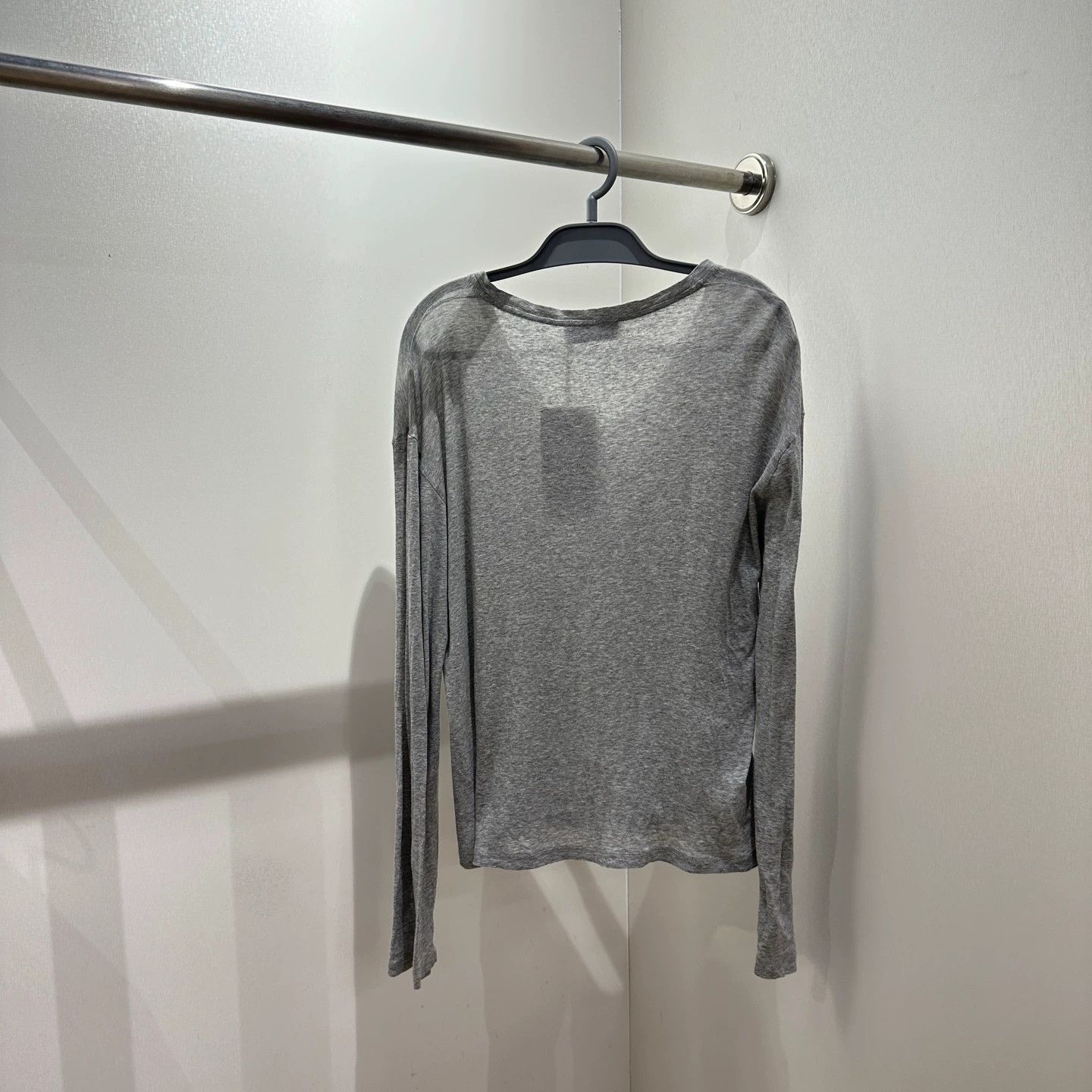Miu Miu MIU MIU apr707 Logo V-Neck Long Sleeve Cotton T-Shirt S Size S / US 4 / IT 40 - 2 Thumbnail