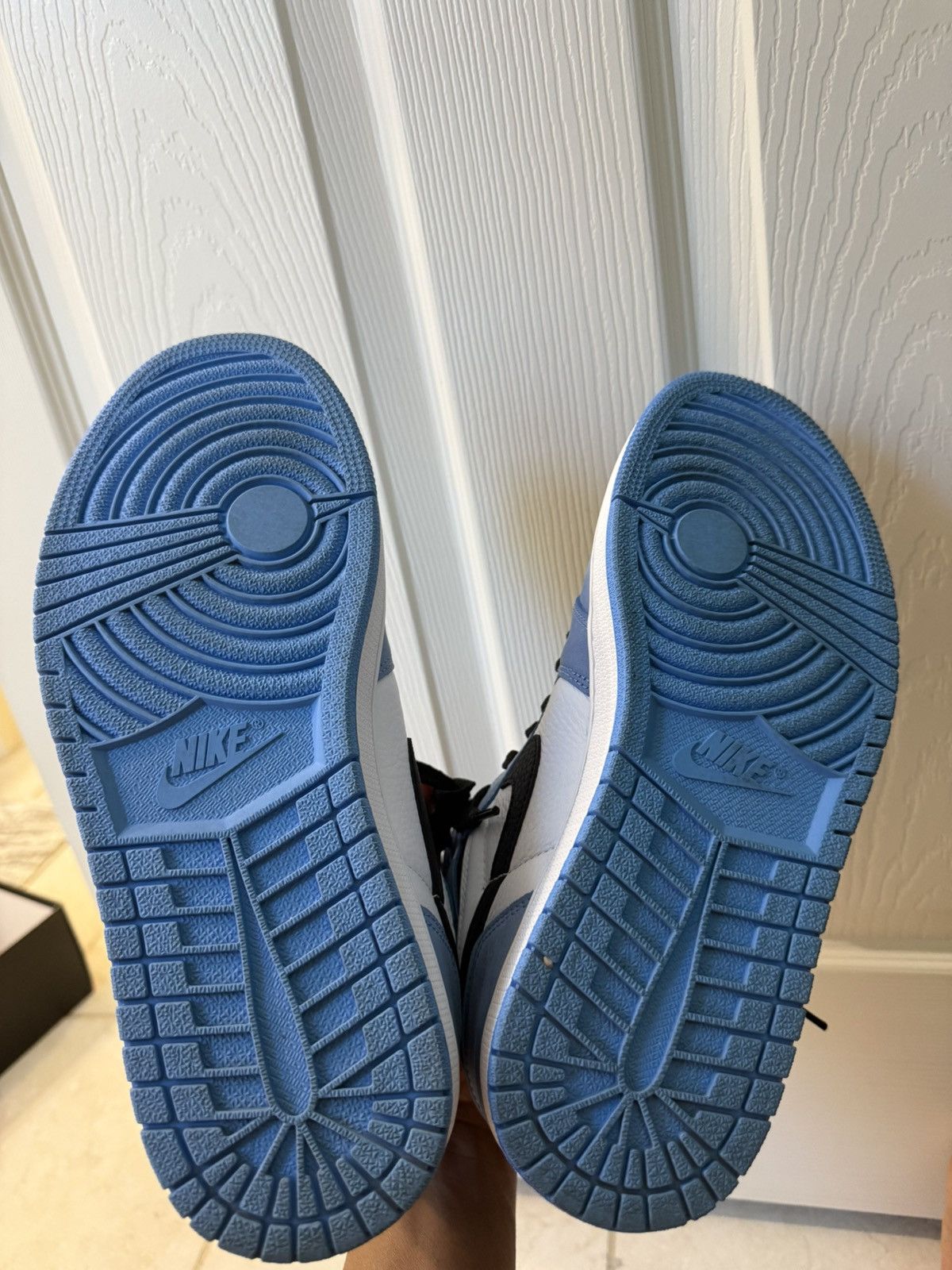 Nike Nike Jordan 1 Retro High University Blue Size US 10 / EU 43 - 5 Thumbnail