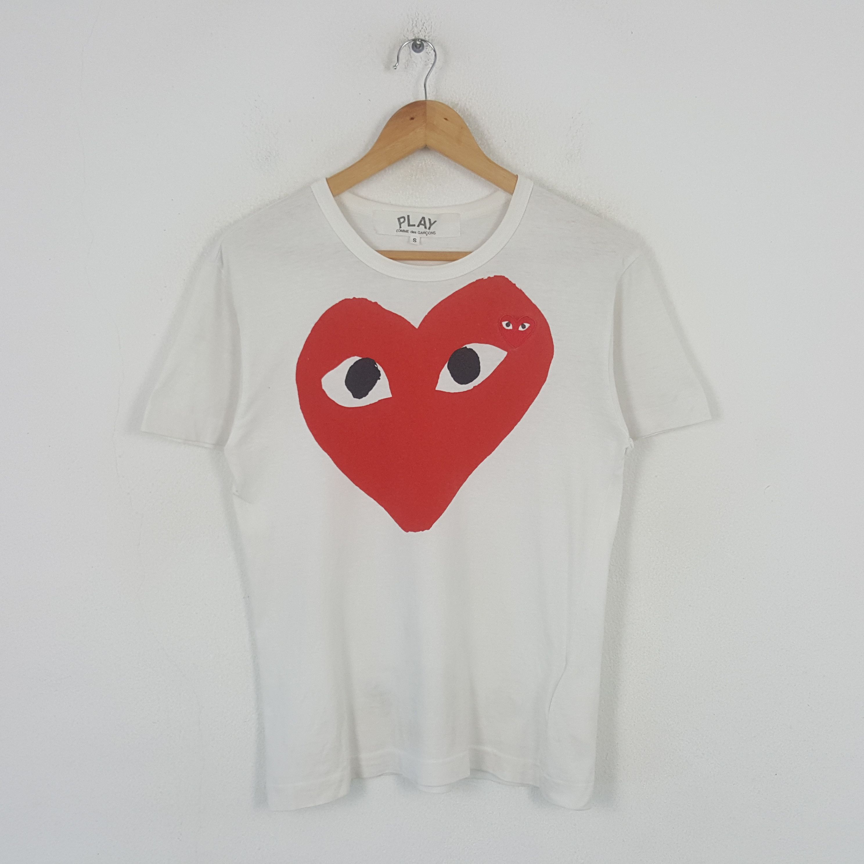 Comme des Garcons PLAY Vintage Comme des Garcons Designerr Tshirt RR20 Size US S / EU 44-46 / 1 - 1 Thumbnail