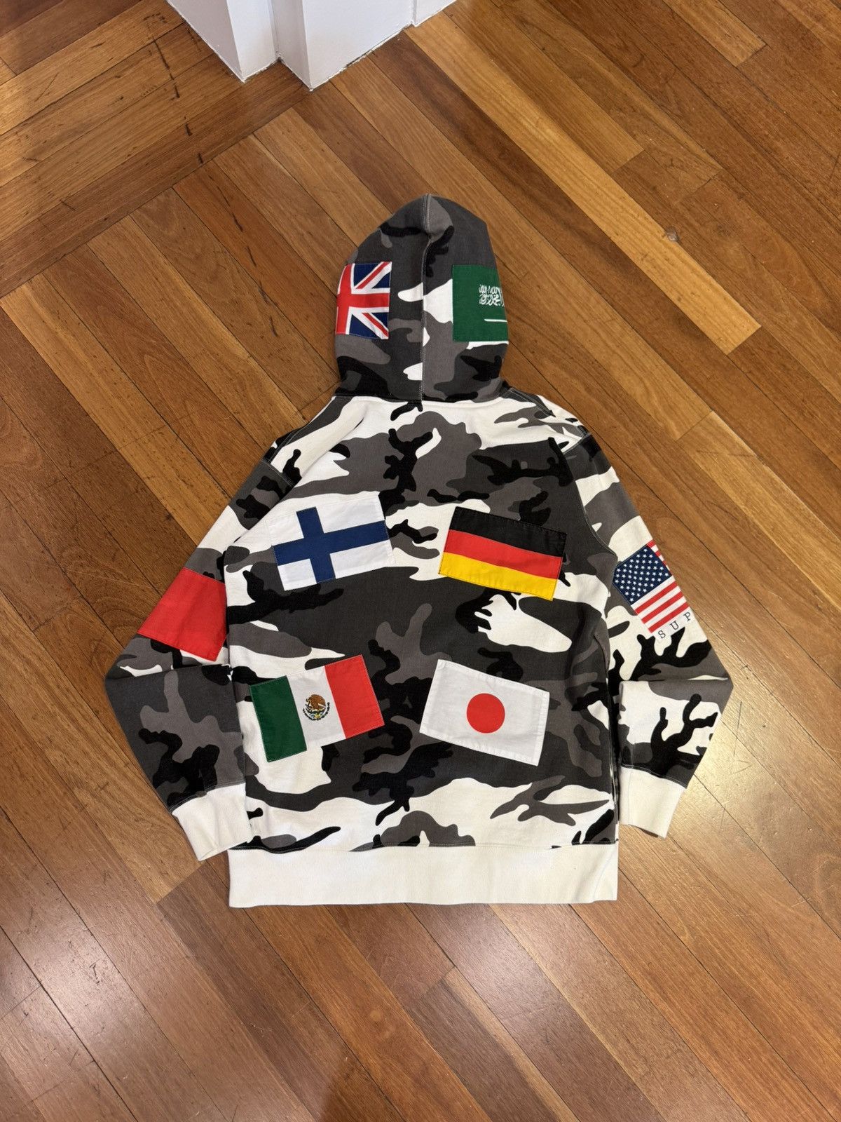Supreme Supreme Flags Snow Camo Hoodie Size US XL / EU 56 / 4 - 9 Thumbnail