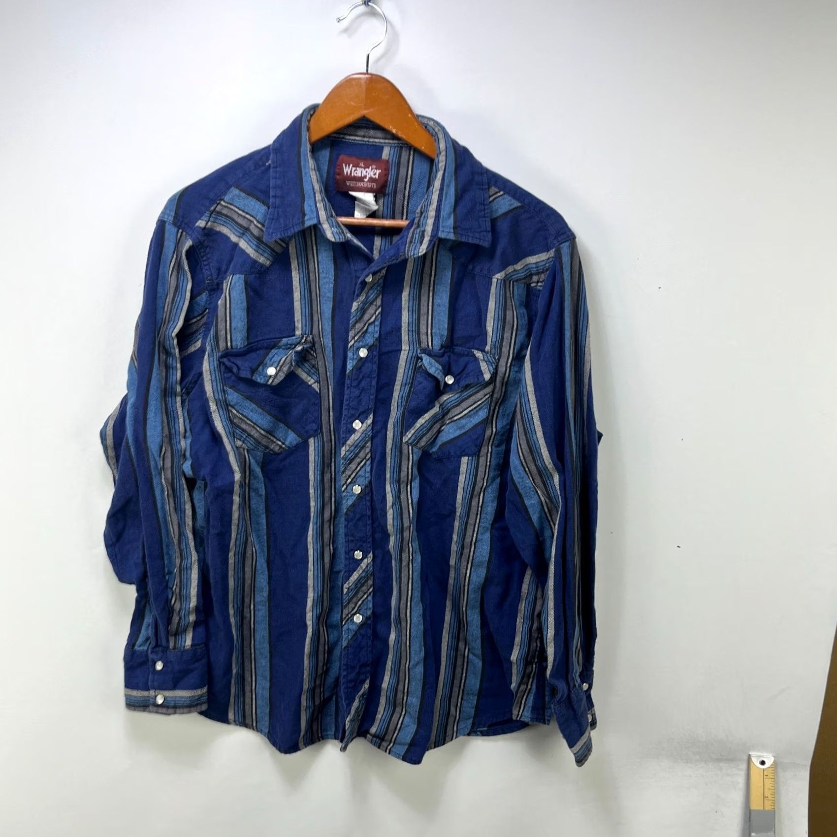 Wrangler VINTAGE Wrangler Pearl Snap Button-Up Shirt XL Blue Cotton Mens 90s Western USA Pockets Size US XL / EU 56 / 4 - 2 Thumbnail