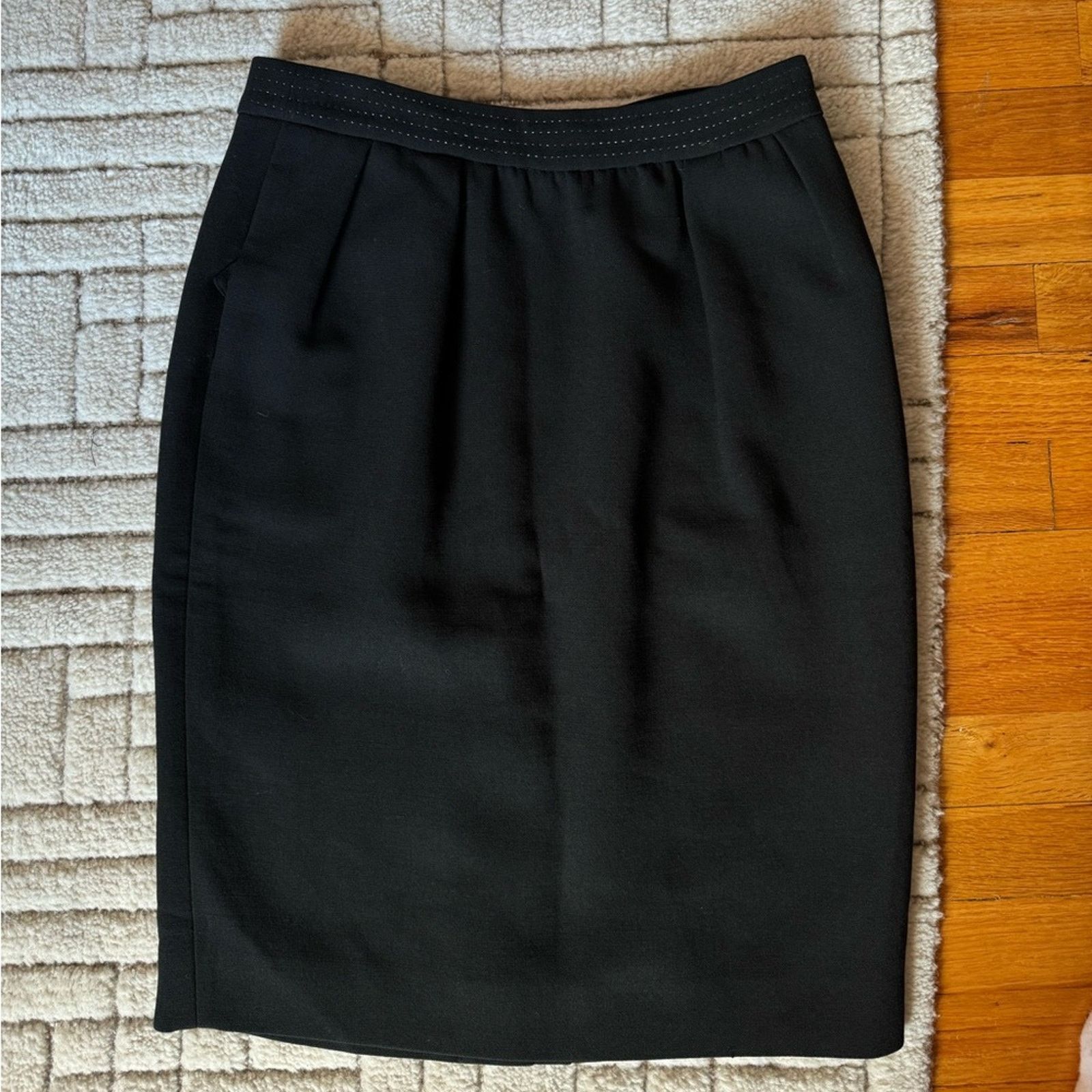 Yves Saint Laurent Yves Saint Laurent Elegant Black Pencil Skirt Size 28" / US 6 / IT 42 - 1 Thumbnail