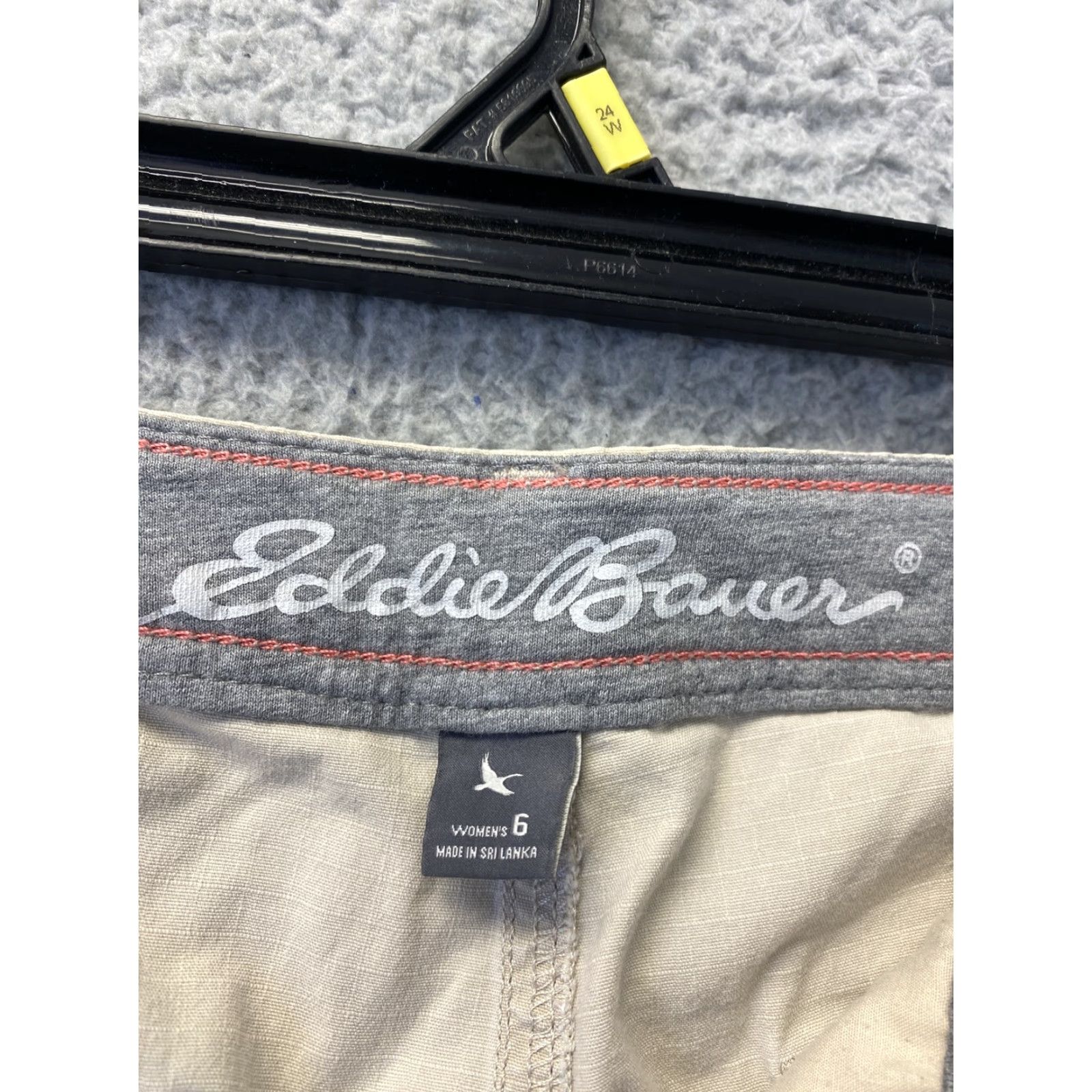 Eddie Bauer Eddie Bauer Classic Fit Chino Shorts Womens 6 Beige Pockets Casual Travel Size 28" / US 6 / IT 42 - 4 Thumbnail