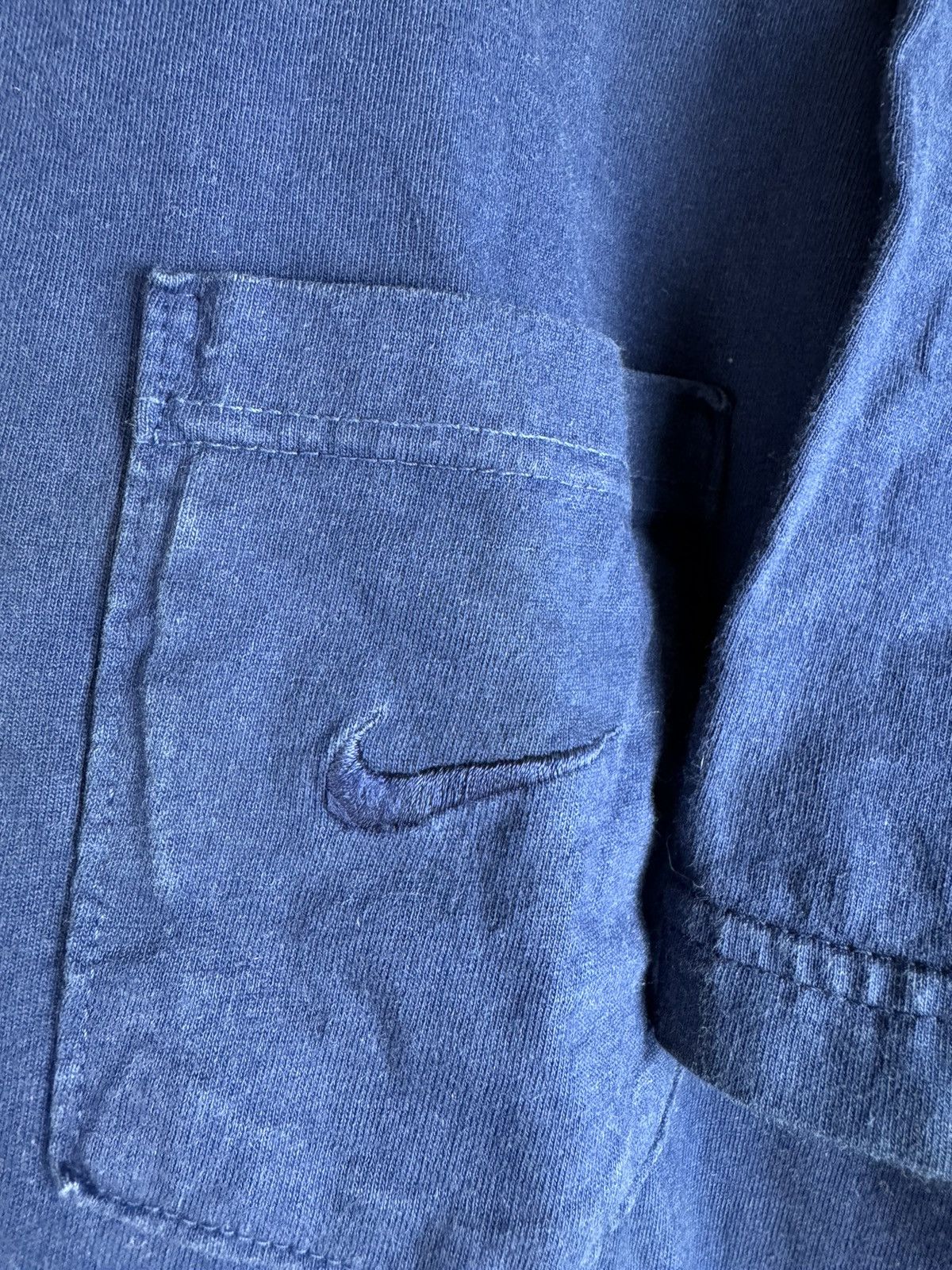 Nike × Stussy Vintage 90s Nike Embroideren Pocket Logo tshirt Tee Fits M Size US L / EU 52-54 / 3 - 4 Thumbnail