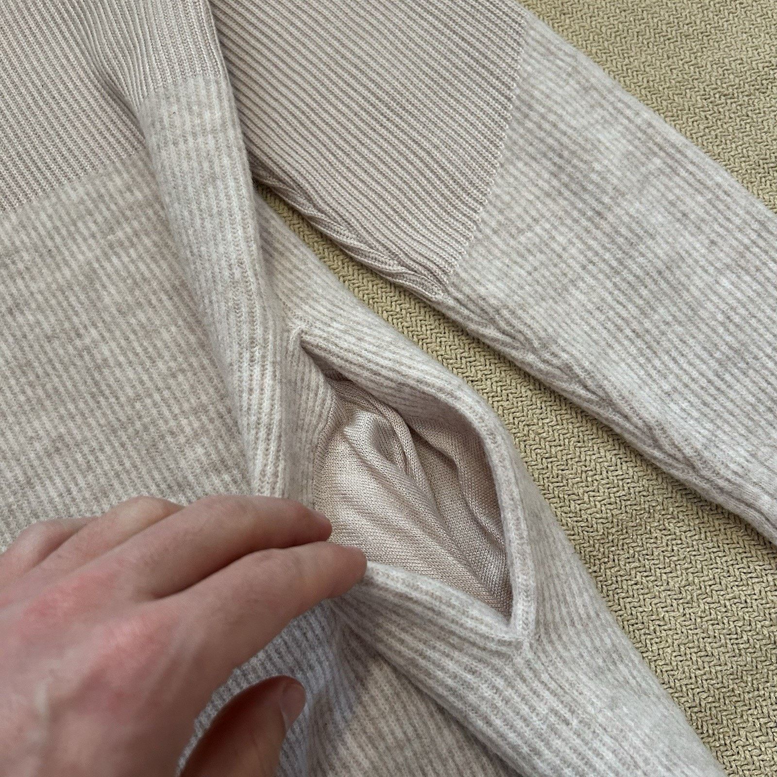 Lululemon Restful Intention Cashmere Wool Long Yoga Pockets Sweater Size S / US 4 / IT 40 - 4 Thumbnail