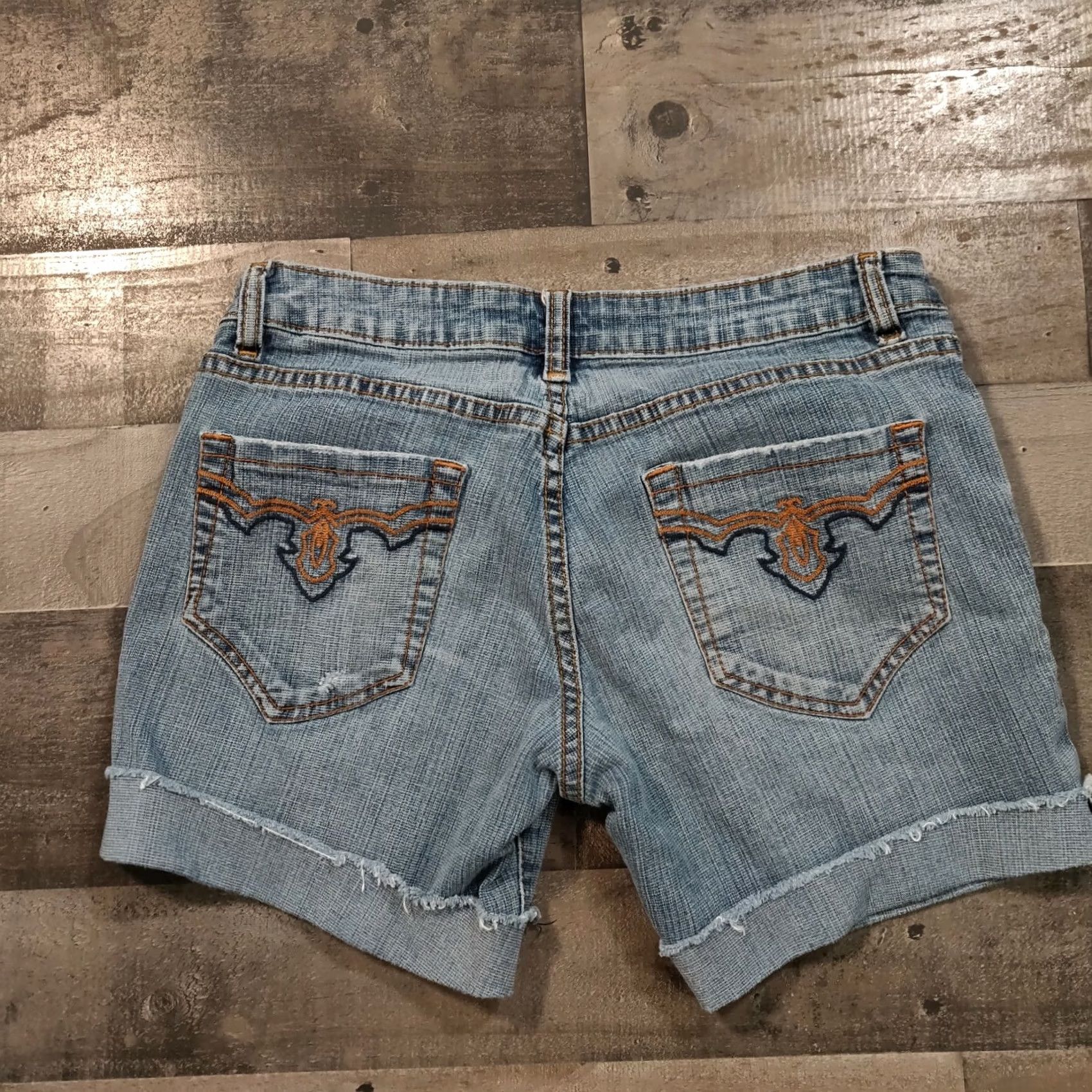 Forever 21 Forever 21 Shorts Denim Blue Boyfriend Low Rise Zip Cuffed 7 Women Size 7 Casual Summer Womens Size 26" / US 2 / IT 38 - 2 Thumbnail