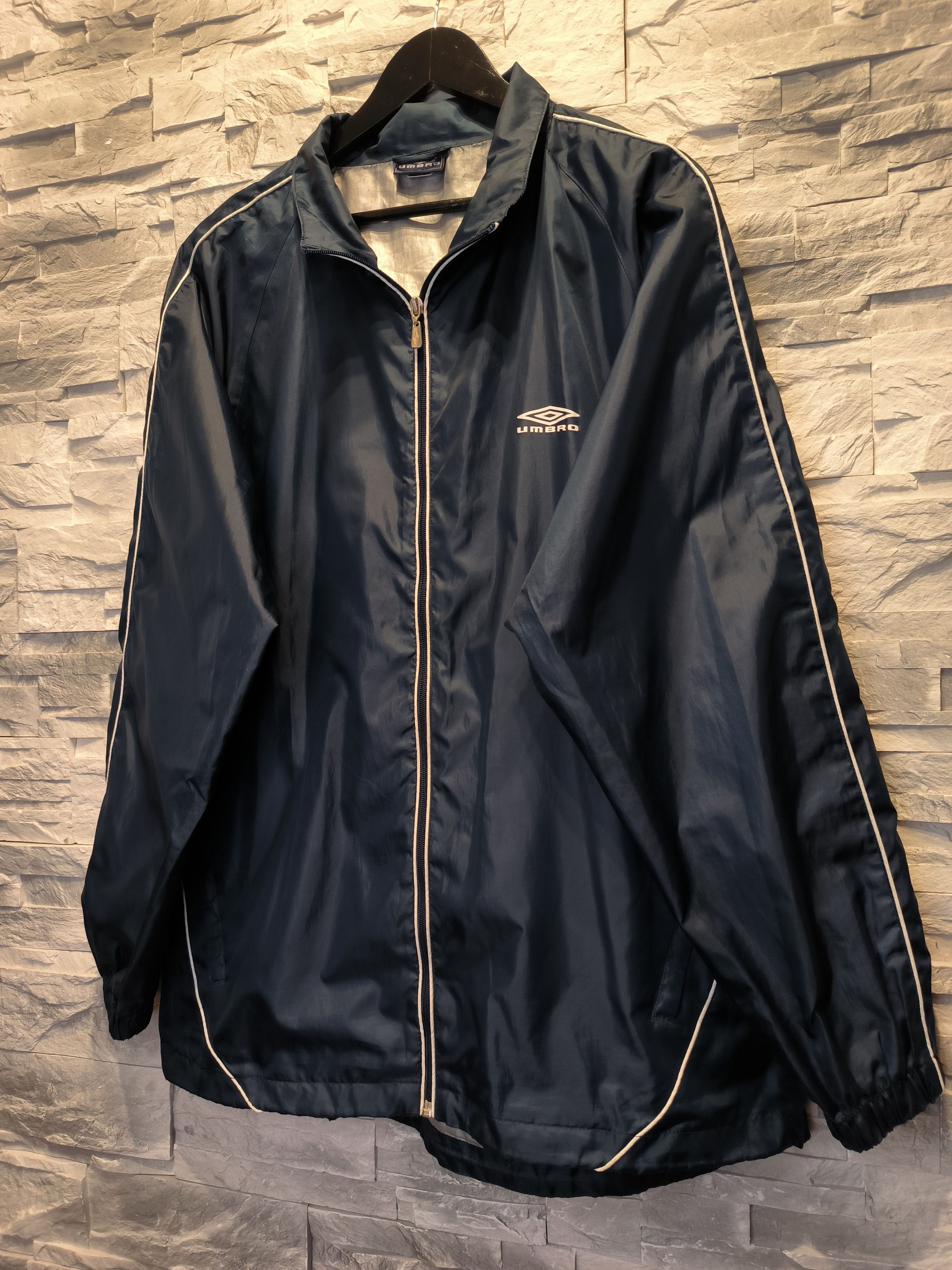 Umbro × Vintage Vintage Umbro Big Logo Jacket Windbreaker 90s Size US L / EU 52-54 / 3 - 3 Thumbnail