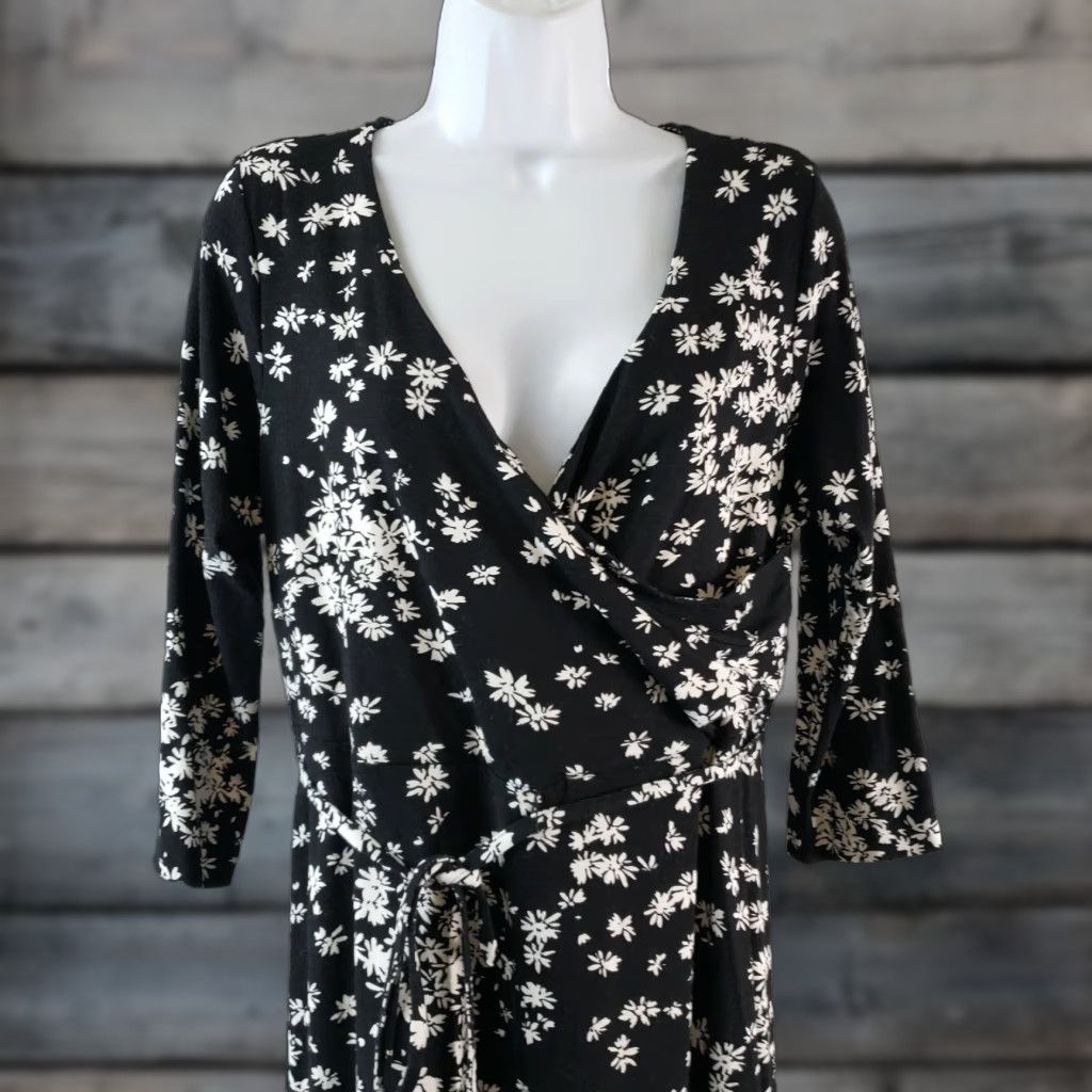 Vintage Hanna Andersson Womens Dress M Black Floral 3/4 Sleeve Rayon Blend Knee Length Belted V-Neck Pullover Shift Pattern: Floral Size M / US 6-8 / IT 42-44 - 1 Thumbnail