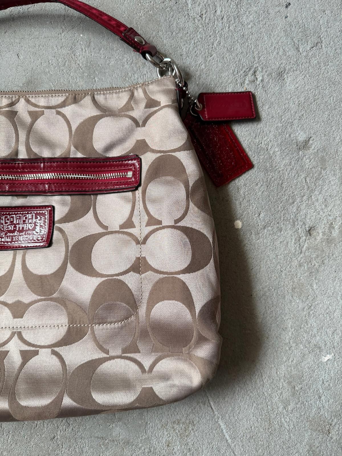 Coach Coach Signature Daisy Poppy Heart Shoulder Bag Beige/Red Size ONE SIZE - 3 Thumbnail