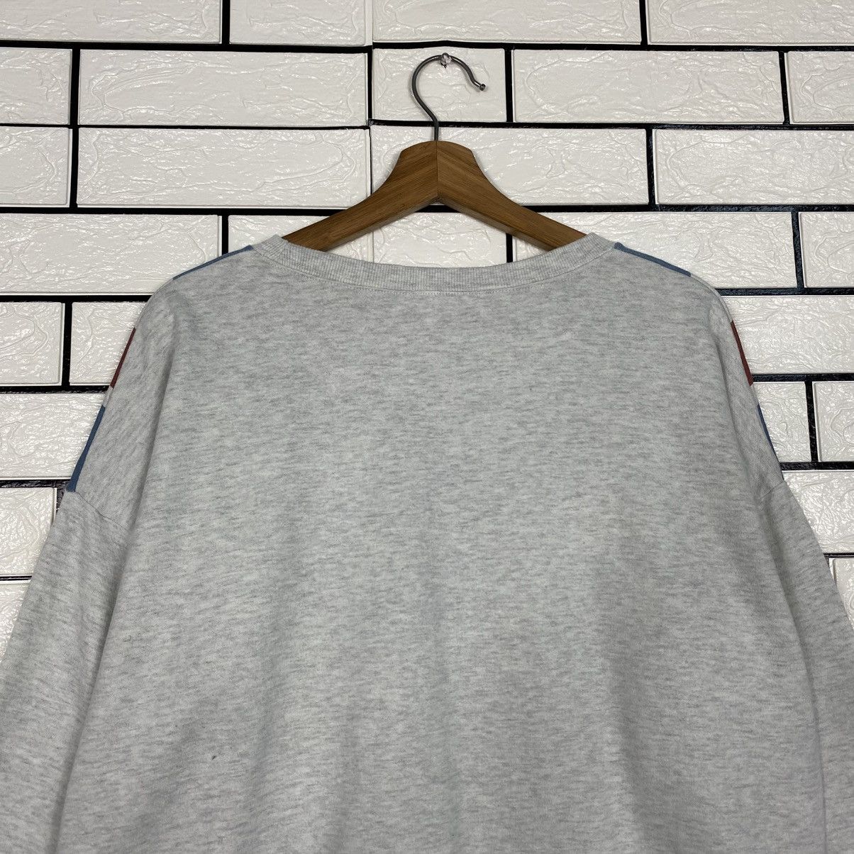 Japanese Brand 📌Vintage Donald Duck Sweatshirt Big Logo Size US L / EU 52-54 / 3 - 10 Thumbnail