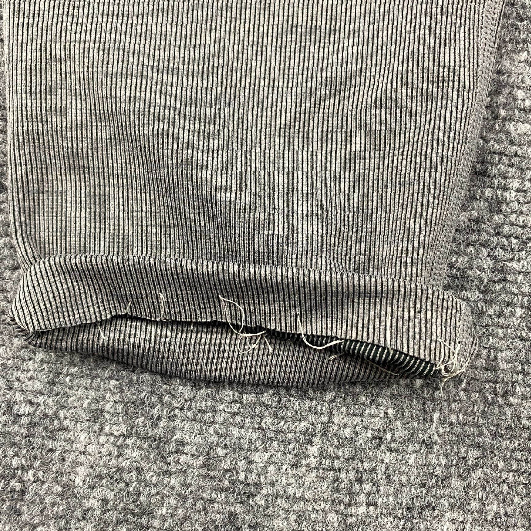 Vuori Vuori Leggings Womens 27 Gray Striped Capri Crop Pull-On Stretch Modified Hem Shirt Size 27" / US 4 / IT 40 - 4 Thumbnail