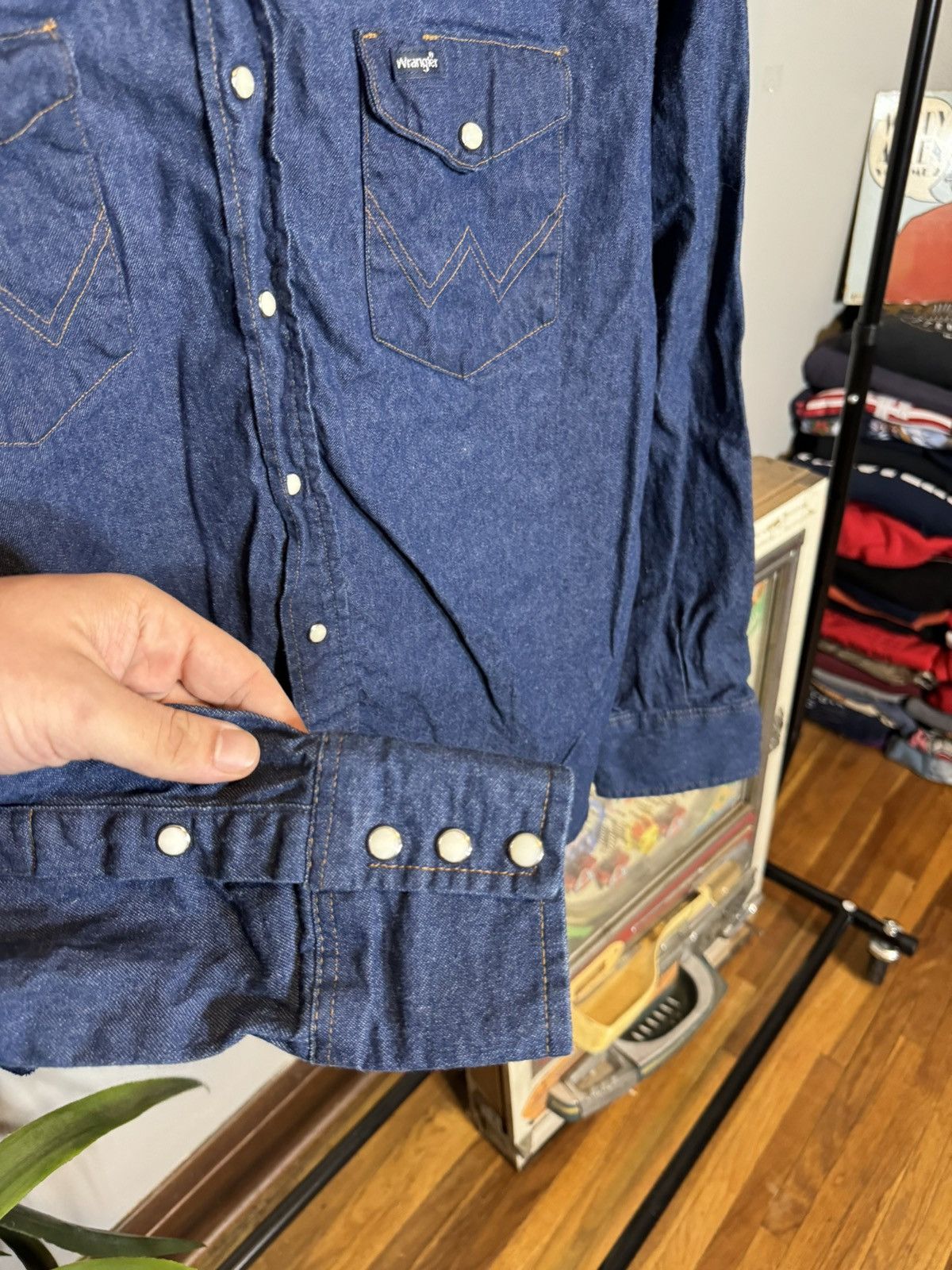 Vintage × Wrangler Vintage Wrangler Western Wear Denim Shirt Size US XL / EU 56 / 4 - 4 Thumbnail