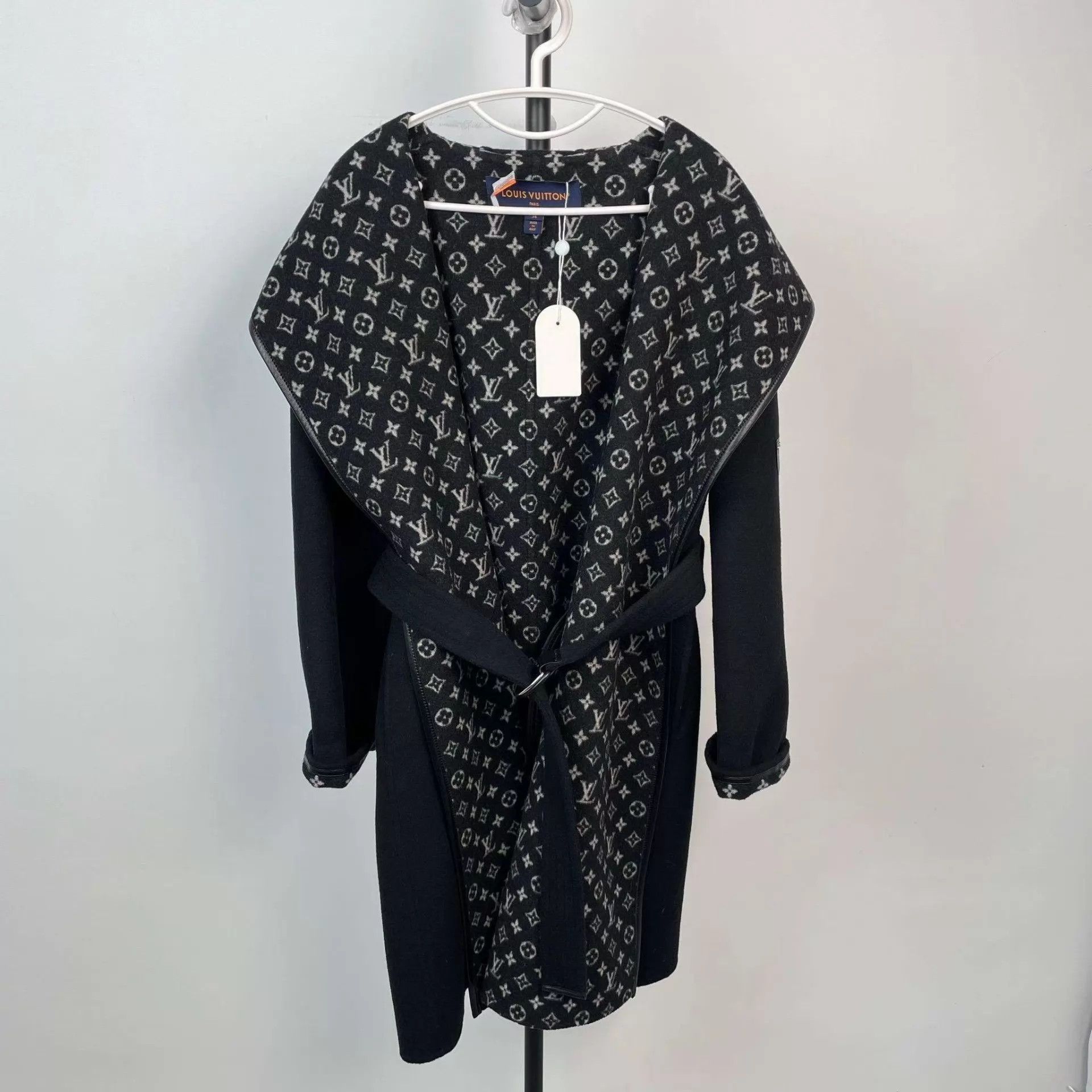 Louis Vuitton LV Black Monogram Lined Robe 34 99 New Belted Size XS / US 0-2 / IT 36-38 - 1 Thumbnail