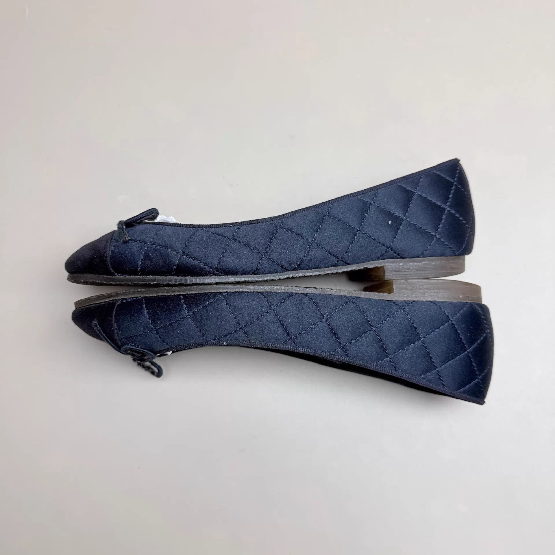 Chanel CHANEL Navy Blue CC Quilted Low Heel Shoes 37 Size US 6.5 / IT 36.5 - 5 Thumbnail
