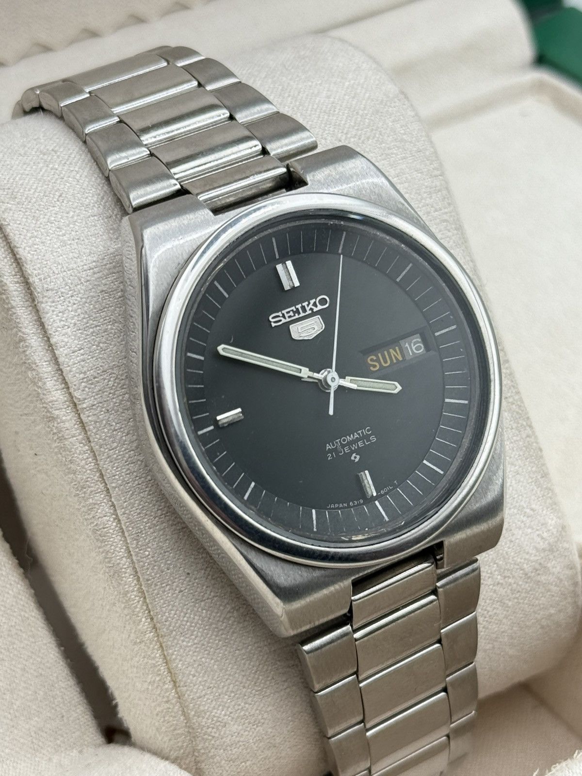 Seiko SEIKO 5 AUTOMATIC 6319 BLACK DIAL MEN’S WRISTWATCH Size 36 - 3 Thumbnail