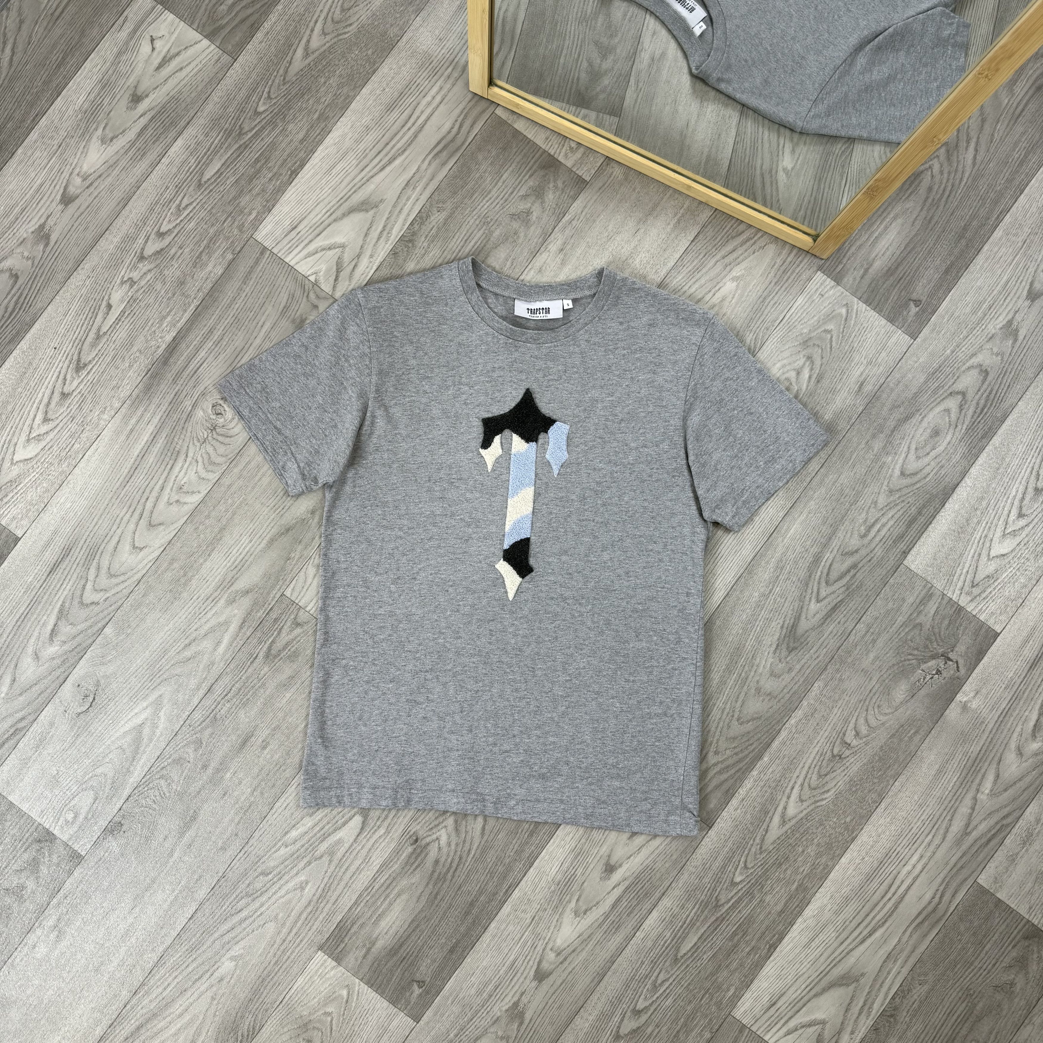 Trapstar London Trapstar "T" Fluffy Logo Grey Tee Shirt Size US S / EU 44-46 / 1 - 1 Thumbnail