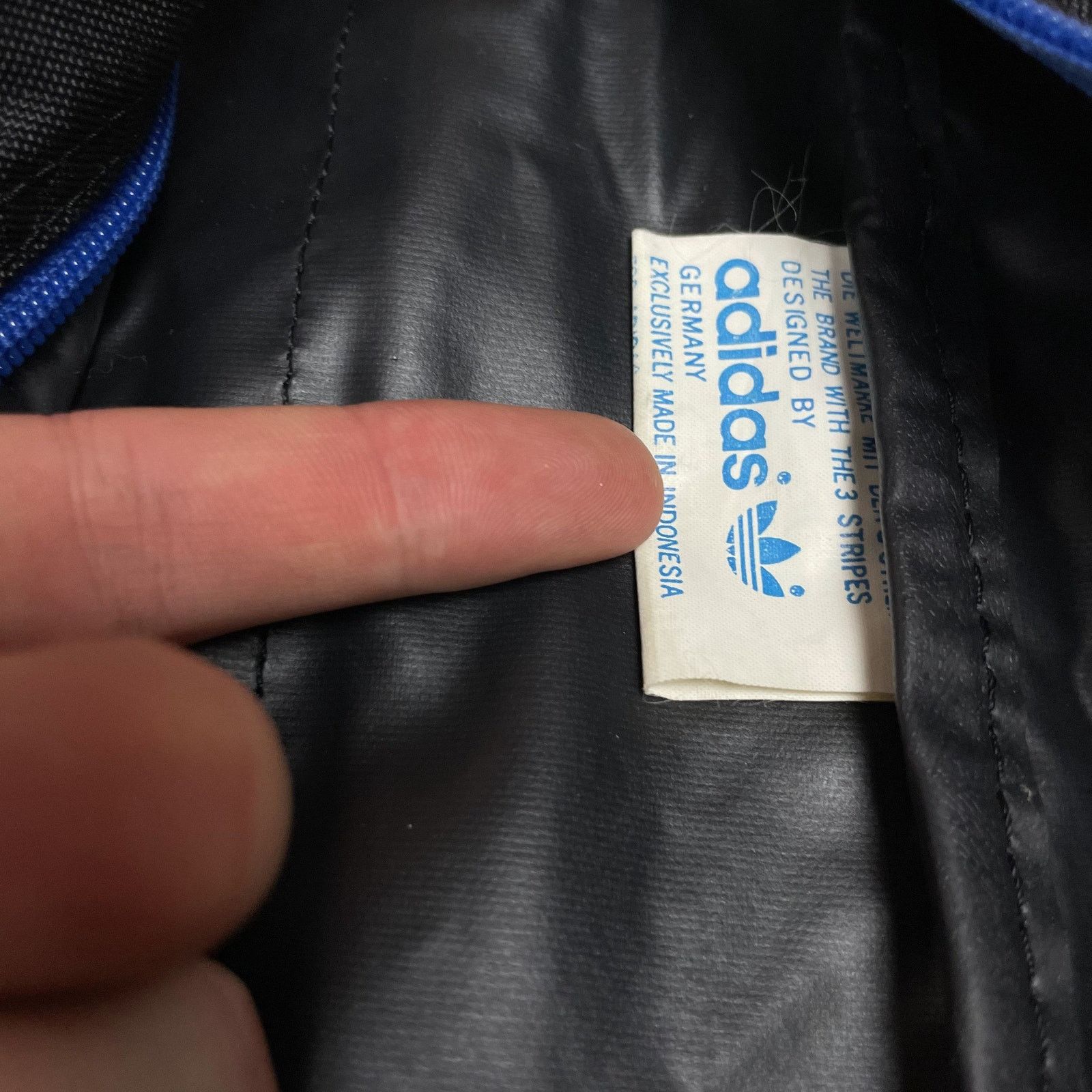 Adidas × Vintage Adidas Adults Black Blue 3-Stripes Wide Strap Crossbody Bag Size ONE SIZE - 7 Thumbnail