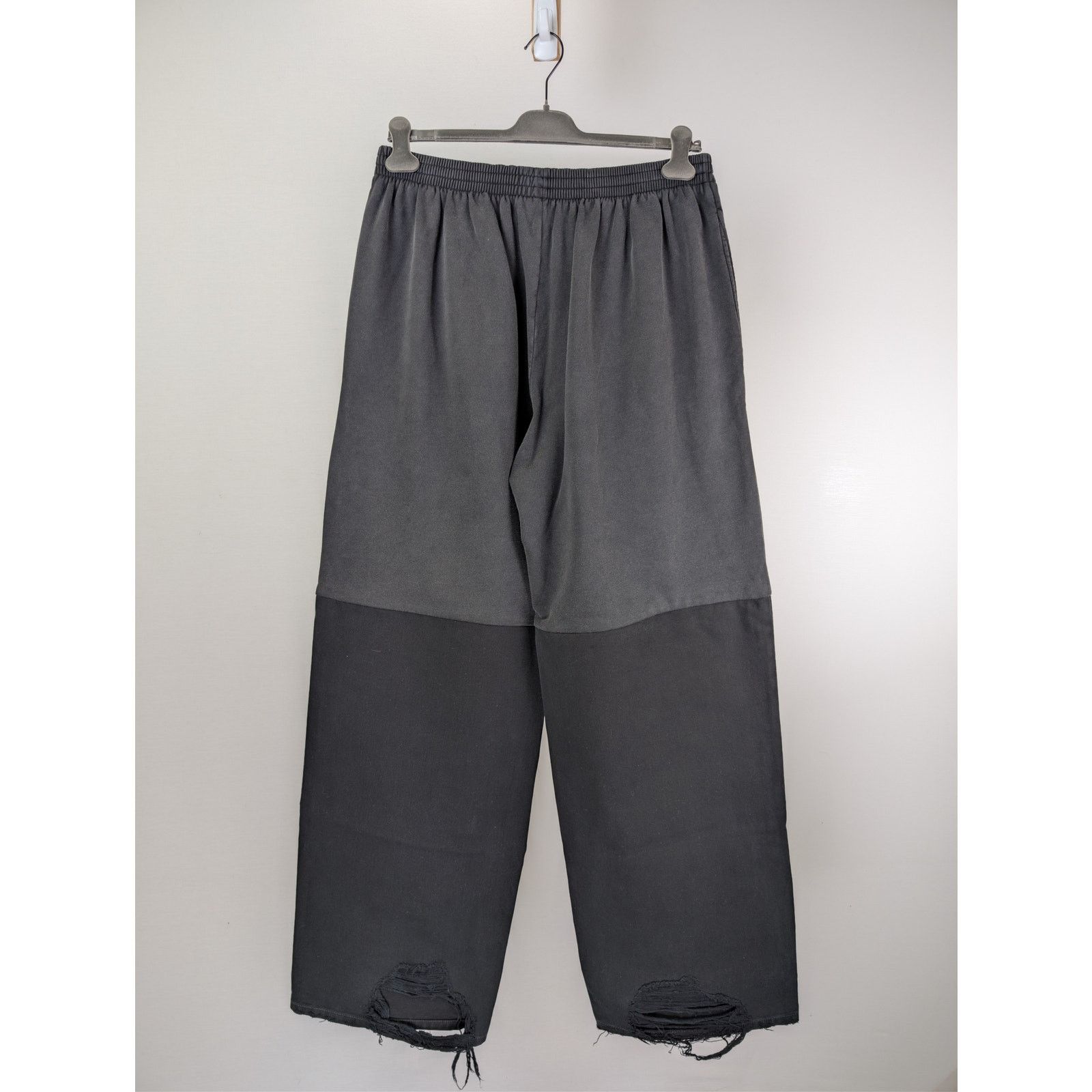 Balenciaga o1rshd1 Soft Black Left Hand Denim Patched Sweatpants Black Size US 32 / EU 48 - 13 Thumbnail