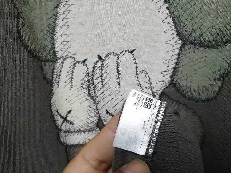 Kaws × Uniqlo × Vintage 🔥 Rare 🔥 Vintage kaws Very Rare Size US L / EU 52-54 / 3 - 5 Thumbnail