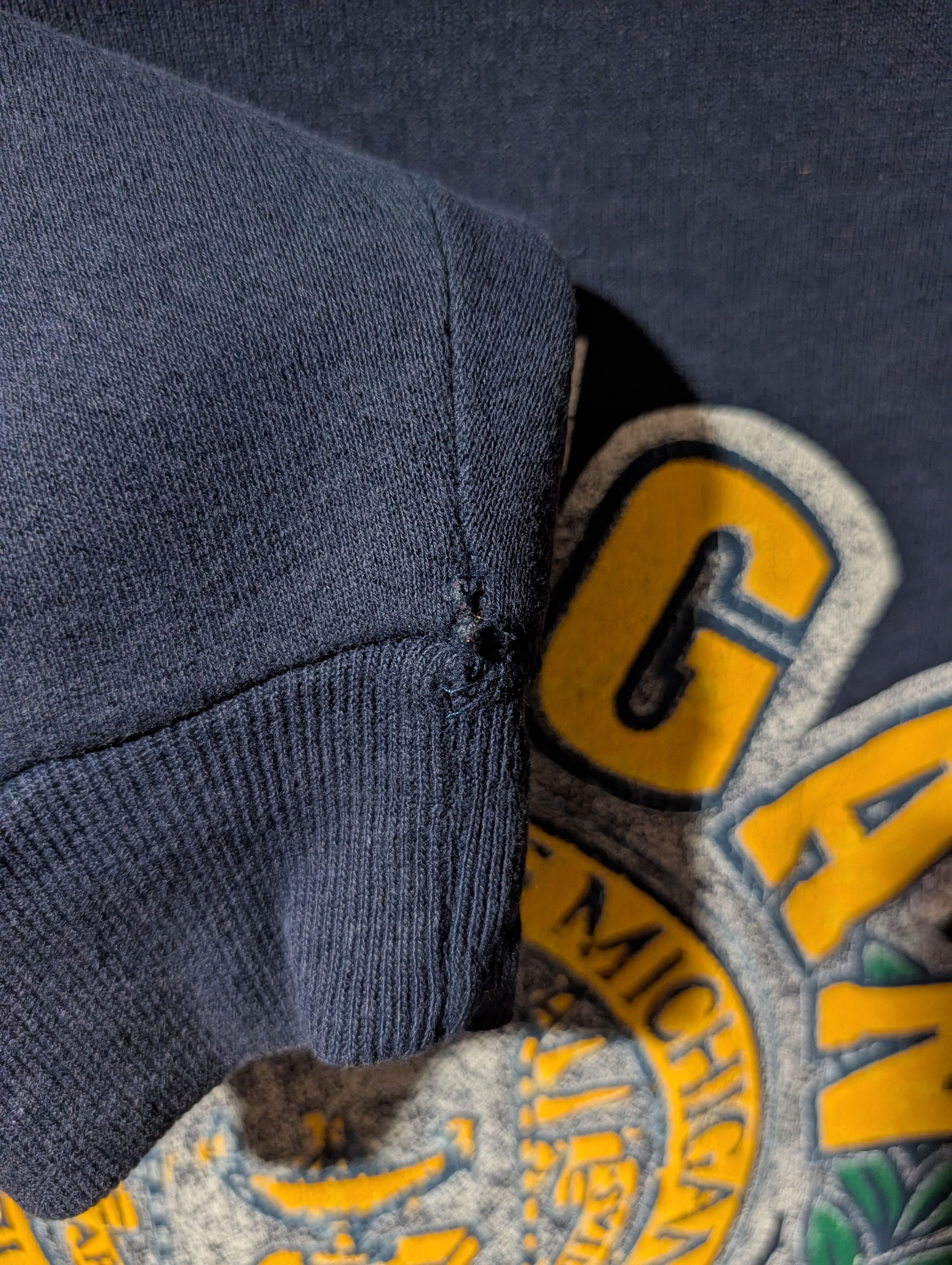 NCAA Vtg 90s University of Michigan Wolverines Bassett Sweatshirt Size US L / EU 52-54 / 3 - 4 Thumbnail