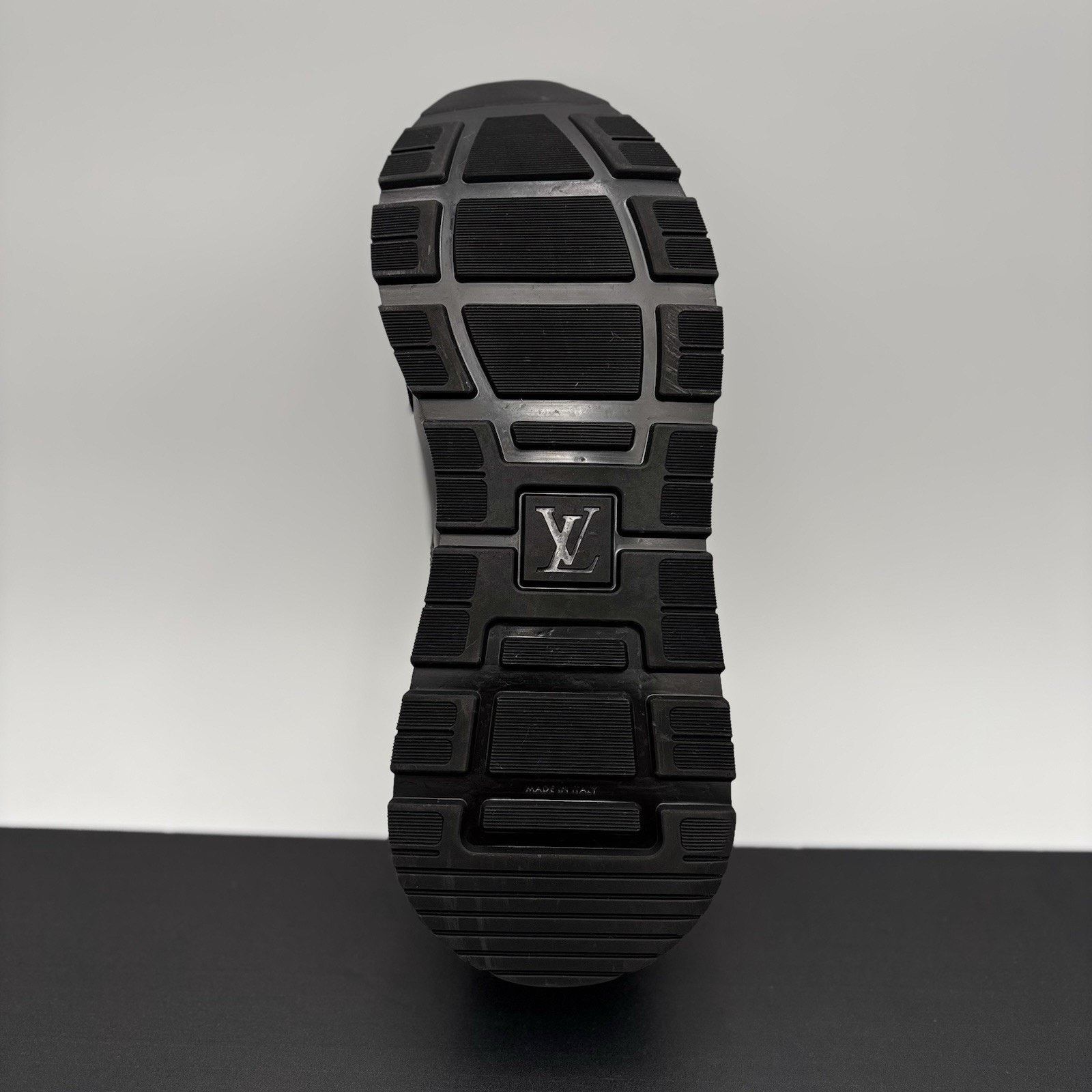 Louis Vuitton (9-9.5 US) Louis Vuitton Run Away Low ' Black ' | EXCELLENT! Size US 9.5 / EU 42-43 - 17 Thumbnail