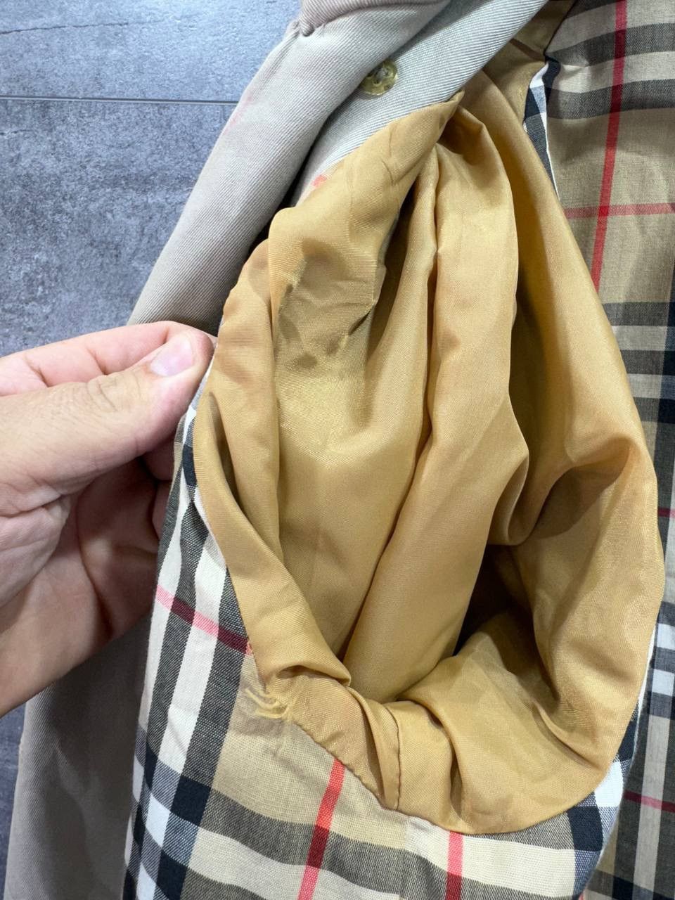 Burberry Vintage Burberry’s Trench Coat Jacket Mens Size L Size US L / EU 52-54 / 3 - 19 Thumbnail