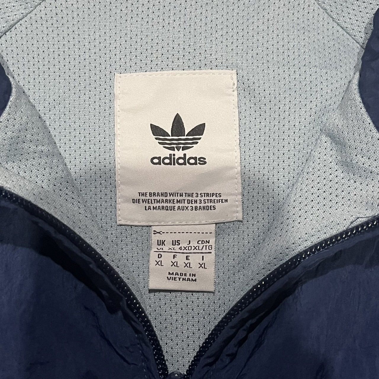 Adidas Adidas Originals V Stripes Windbreaker Size US XL / EU 56 / 4 - 12 Thumbnail