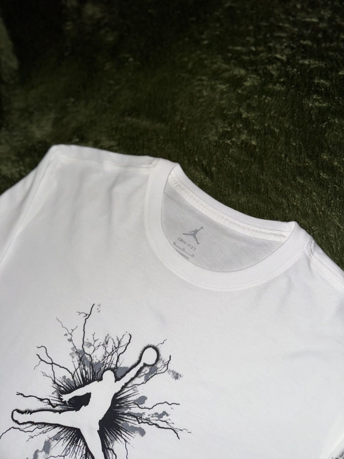 Jordan Brand [XL] Jordan Dri-FIT Sports Graphic Longsleeve White Size US XL / EU 56 / 4 - 3 Thumbnail