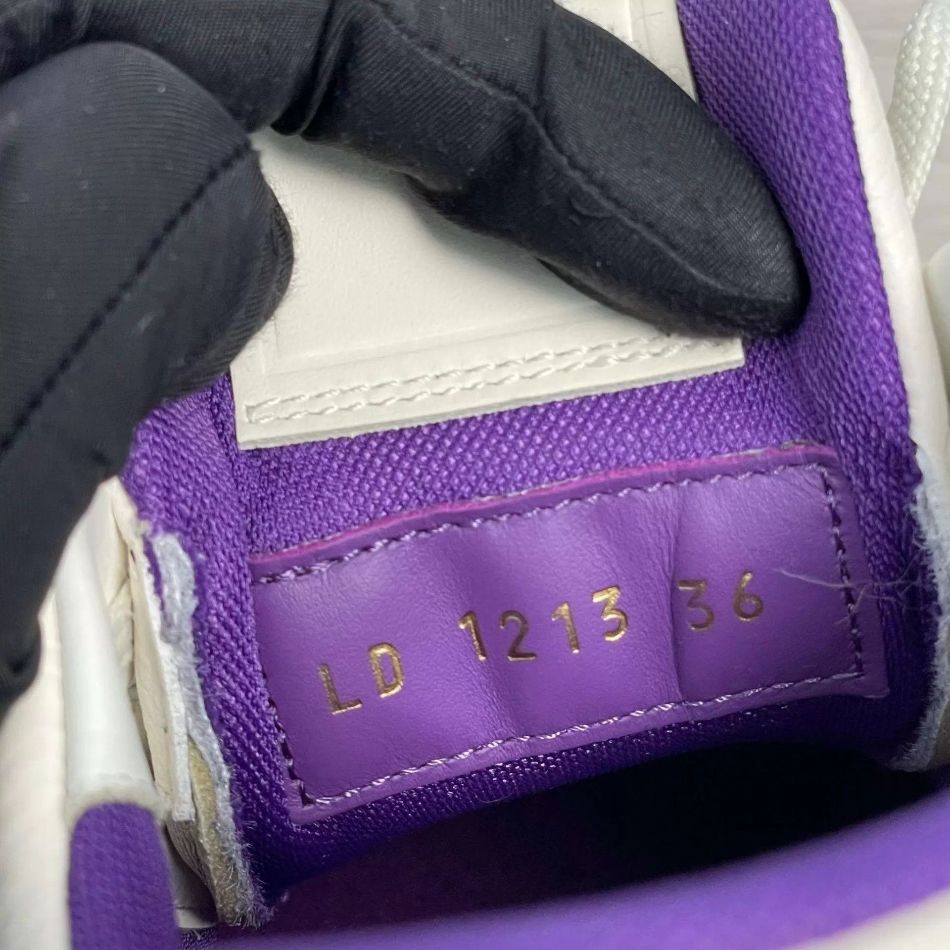 Louis Vuitton LV leather sneakers white purple 36 Size US 5.5 / IT 35.5 - 8 Thumbnail