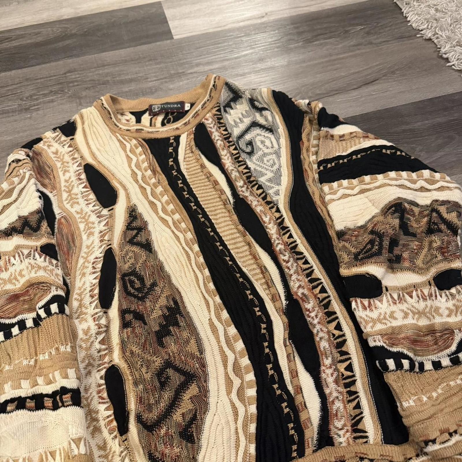 Tundra vintage tundra coogi style 3D knit sweater 90s L Size US L / EU 52-54 / 3 - 1 Thumbnail