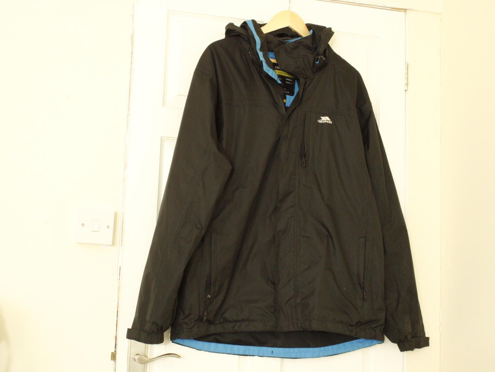 Other Trespass Black Waterproof Outdoor Jacket with Blue Lining Size US L / EU 52-54 / 3 - 1 Thumbnail