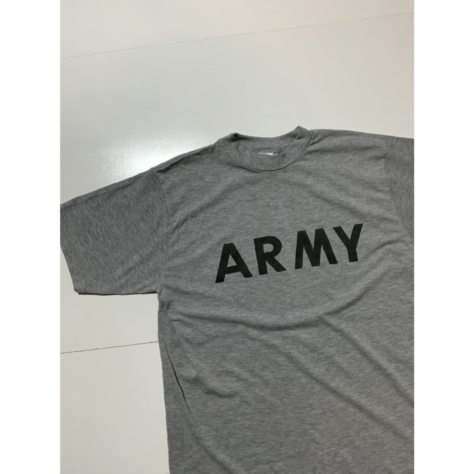 Vintage VINTAGE U.S. Army IPFU Military Gray S/S T-Shirt M Mens Size US M / EU 48-50 / 2 - 3 Thumbnail