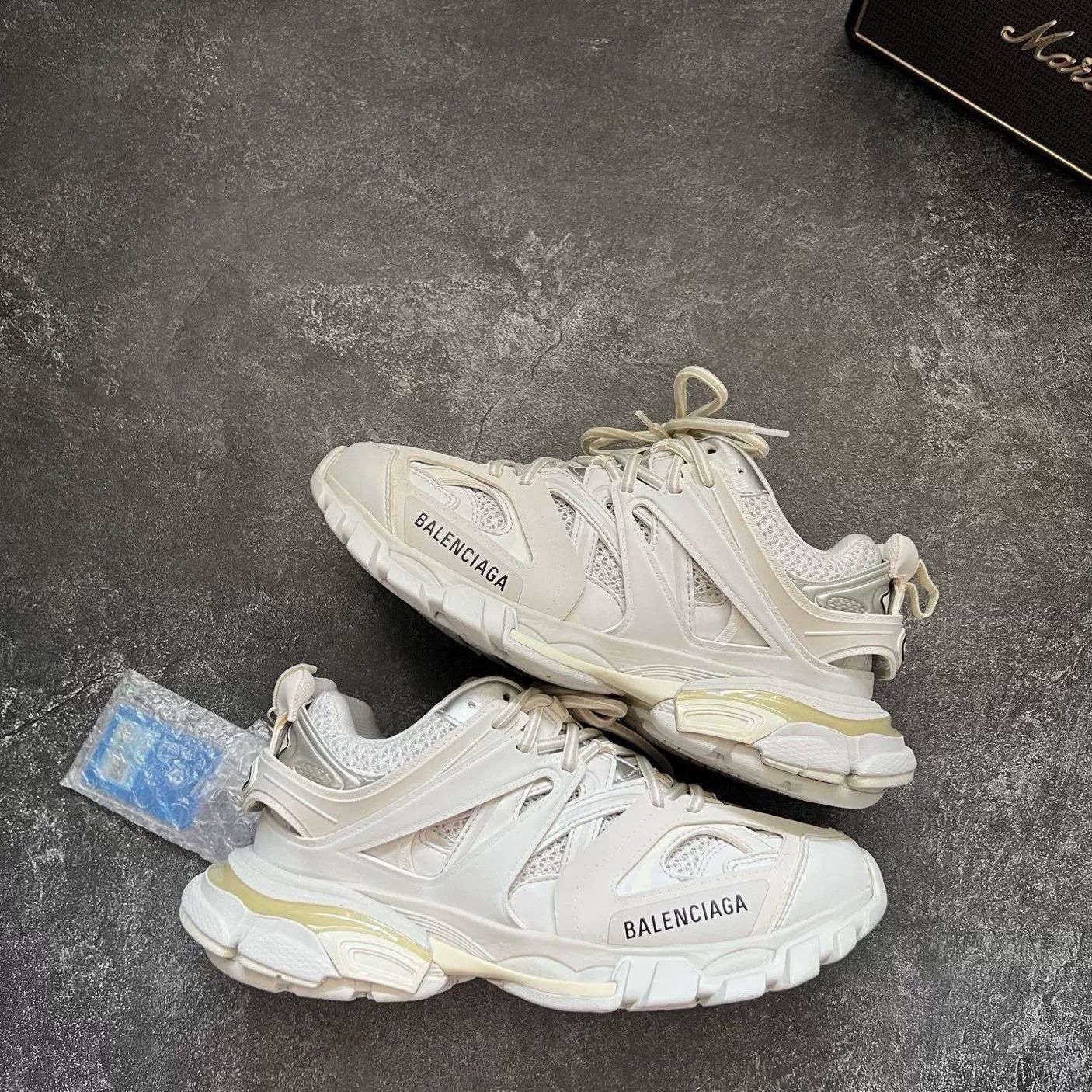 Balenciaga Balenciaga White Lowtop Sneakers 38 Women Size US 7.5 / IT 37.5 - 1 Thumbnail