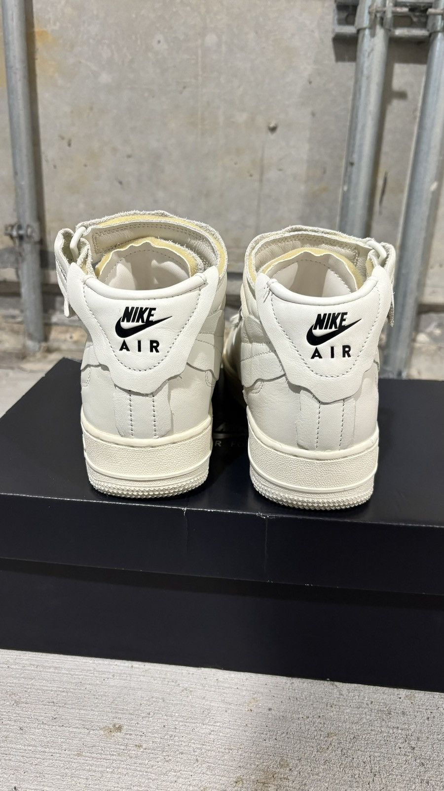 Comme des Garcons × Nike Comme Des Garçons Nike Air Force 1 Mid Size US 7 / EU 40 - 10 Thumbnail