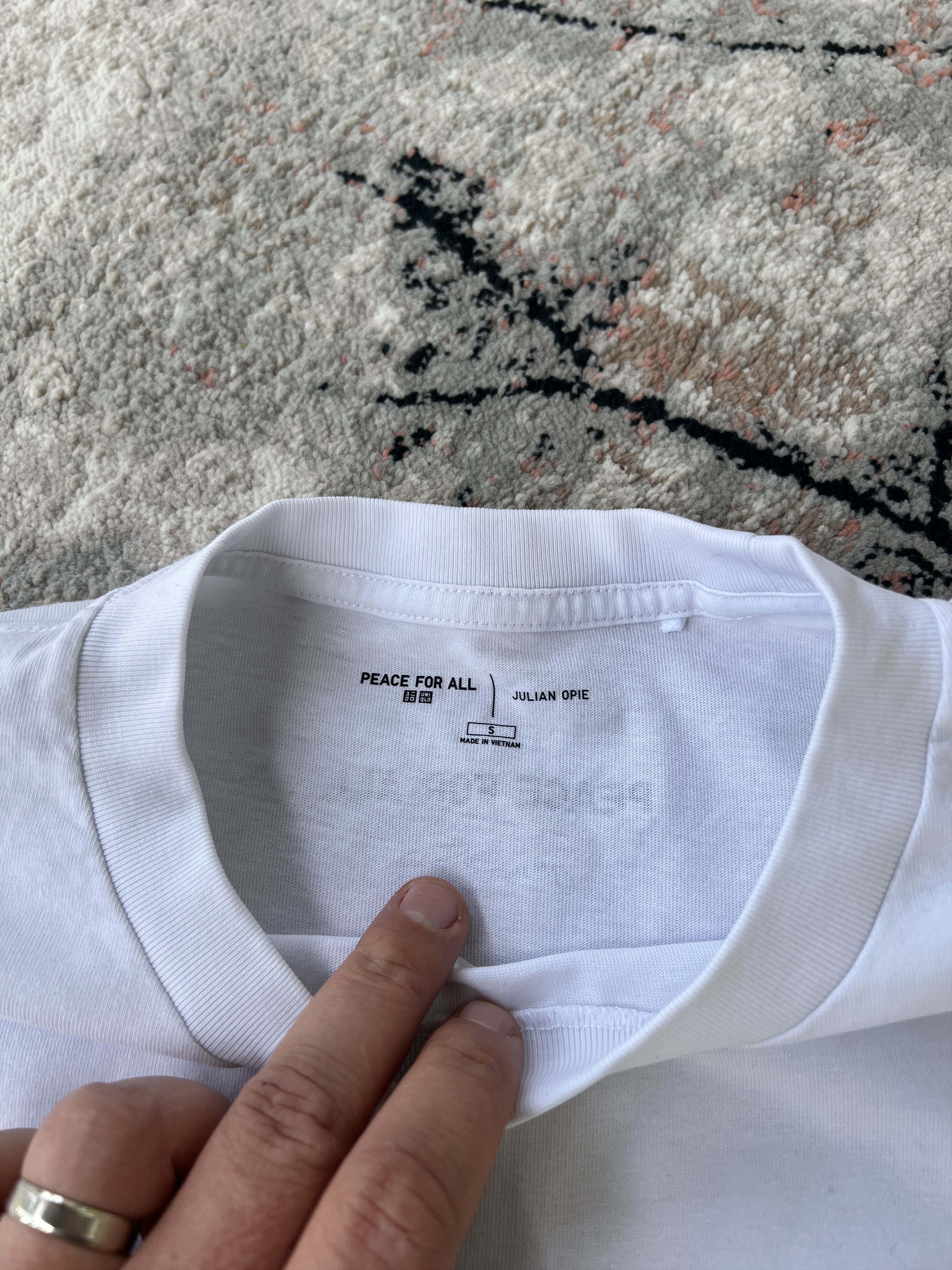 Uniqlo Uniqlo Peace For All Julian Opie Tee Size US S / EU 44-46 / 1 - 2 Thumbnail