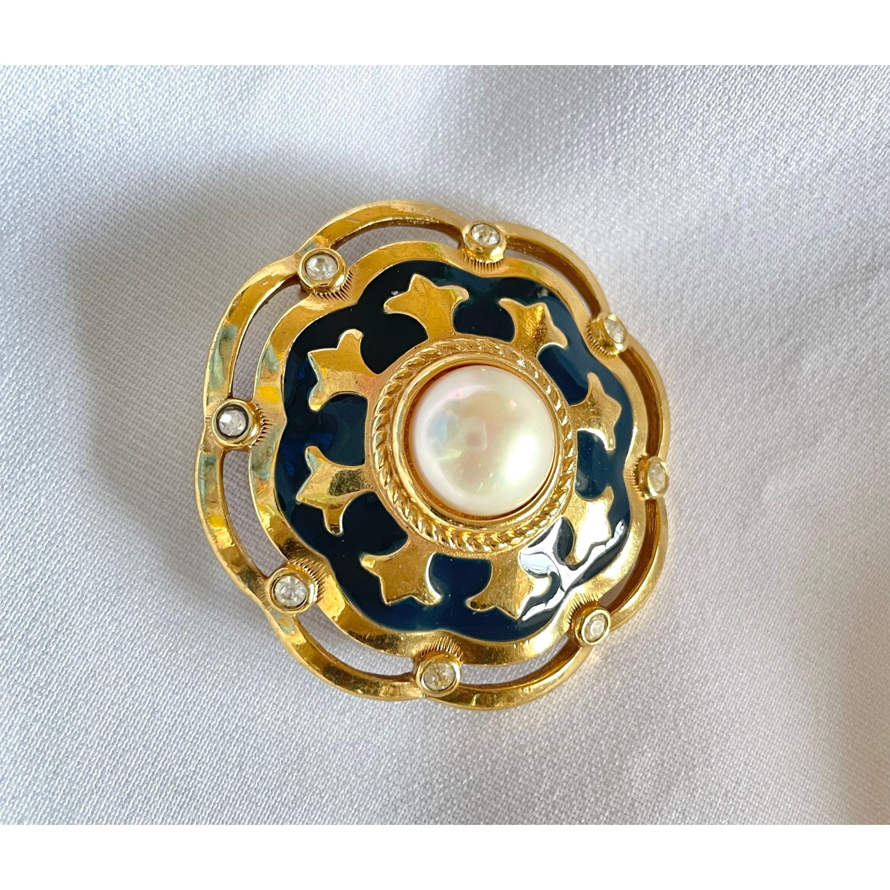 Burberry Vintage Burberry brooch faux pearl, crystal stones, and navy Size ONE SIZE - 3 Thumbnail