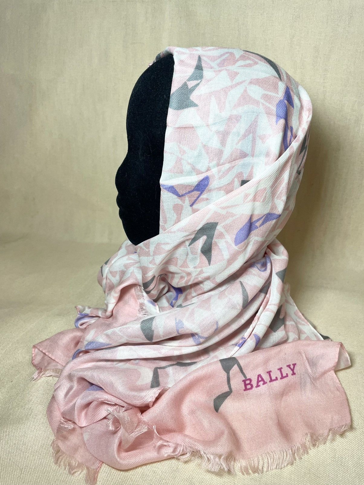 Bally Bally heels viscose pink shawl scarf Size ONE SIZE - 8 Thumbnail