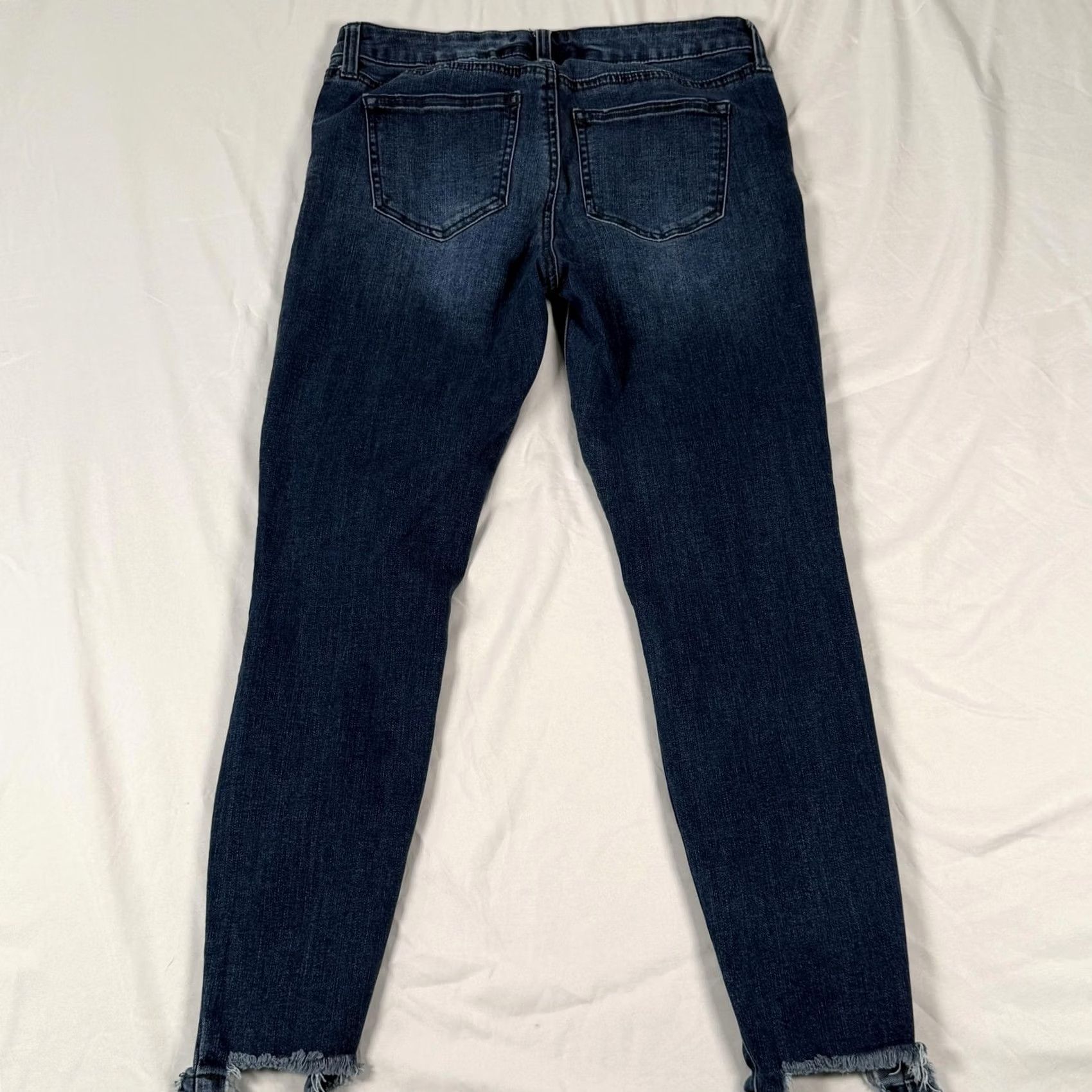 Fashion Nova Fashion Nova Jeans Womens Skinny Dark Blue Wash Distressed Raw Hem Ankle 7/28 Denim Slim Pockets Zip Spring Fall Winter Womens 30in 25in Inseam Size 28" / US 6 / IT 42 - 4 Thumbnail