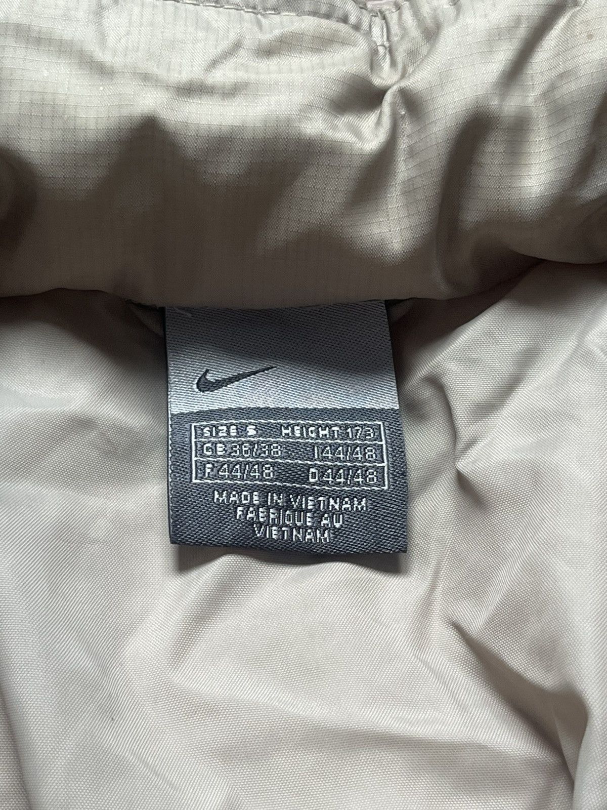 Nike Vintage Nike Puffer Jacket Beige Gray Tag Size US S / EU 44-46 / 1 - 3 Thumbnail