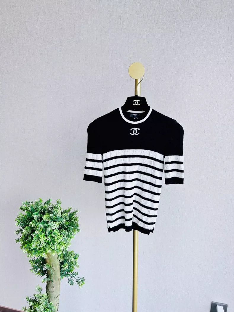 Chanel Chanel 22 Heart Black Short Sleeve Top - dmc Size US S / EU 44-46 / 1 - 1 Thumbnail