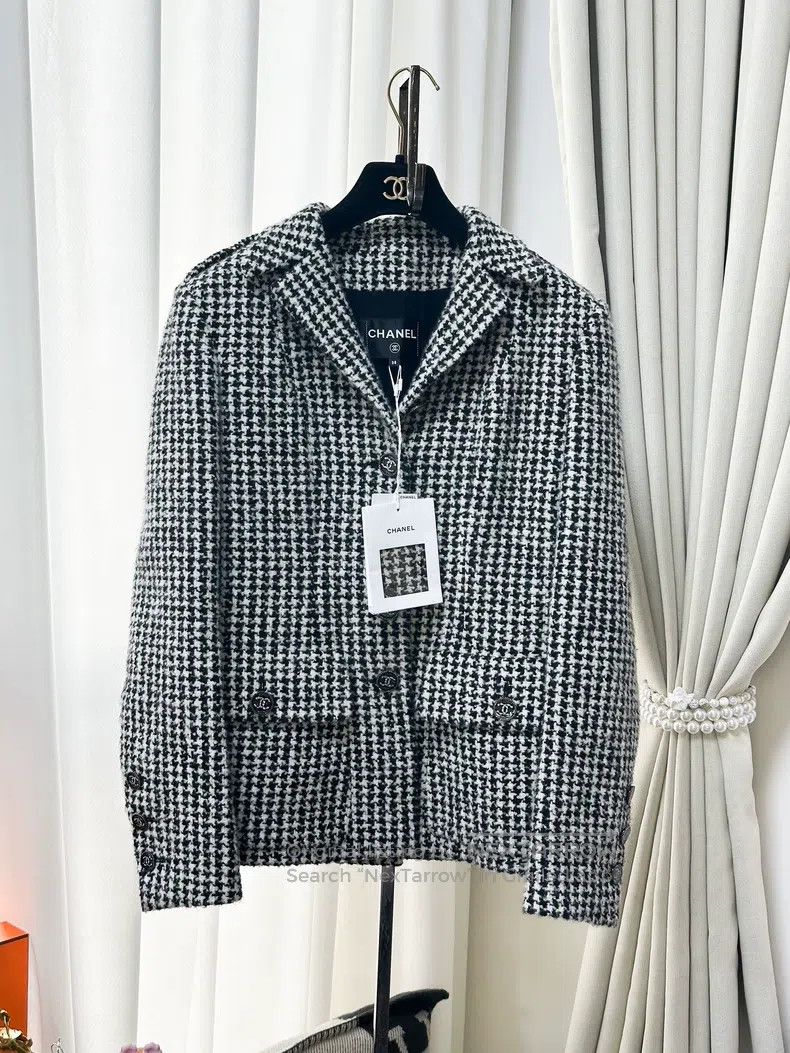 Chanel Chanel Two-pocket tweed coat with a thousand-bird check Size XS / US 0-2 / IT 36-38 - 2 Thumbnail