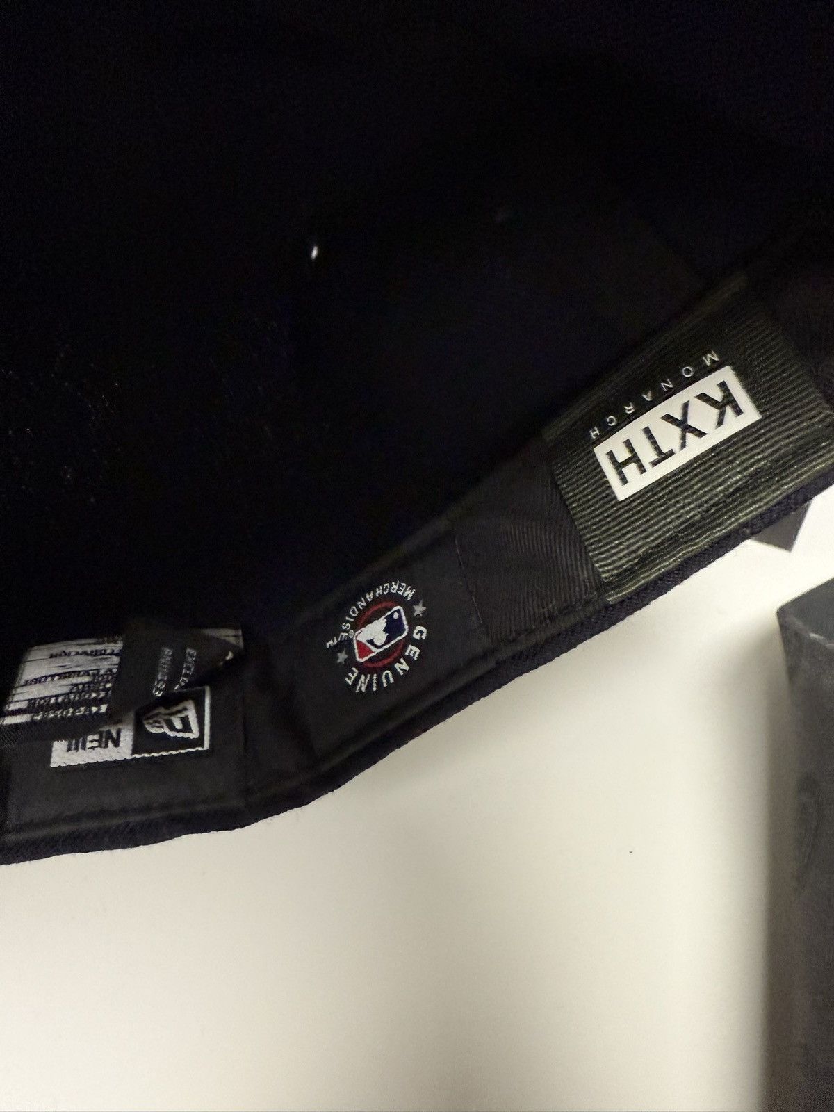 Kith × New Era × New York Yankees Kith New Era NY Yankees 10 Year Anniversary 2000 World Serie Size ONE SIZE - 4 Thumbnail
