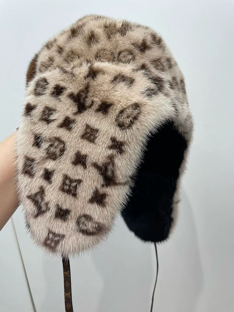 Louis Vuitton Louis Vuitton Old flower full print logo fur Lei Feng hat Size ONE SIZE - 2 Thumbnail
