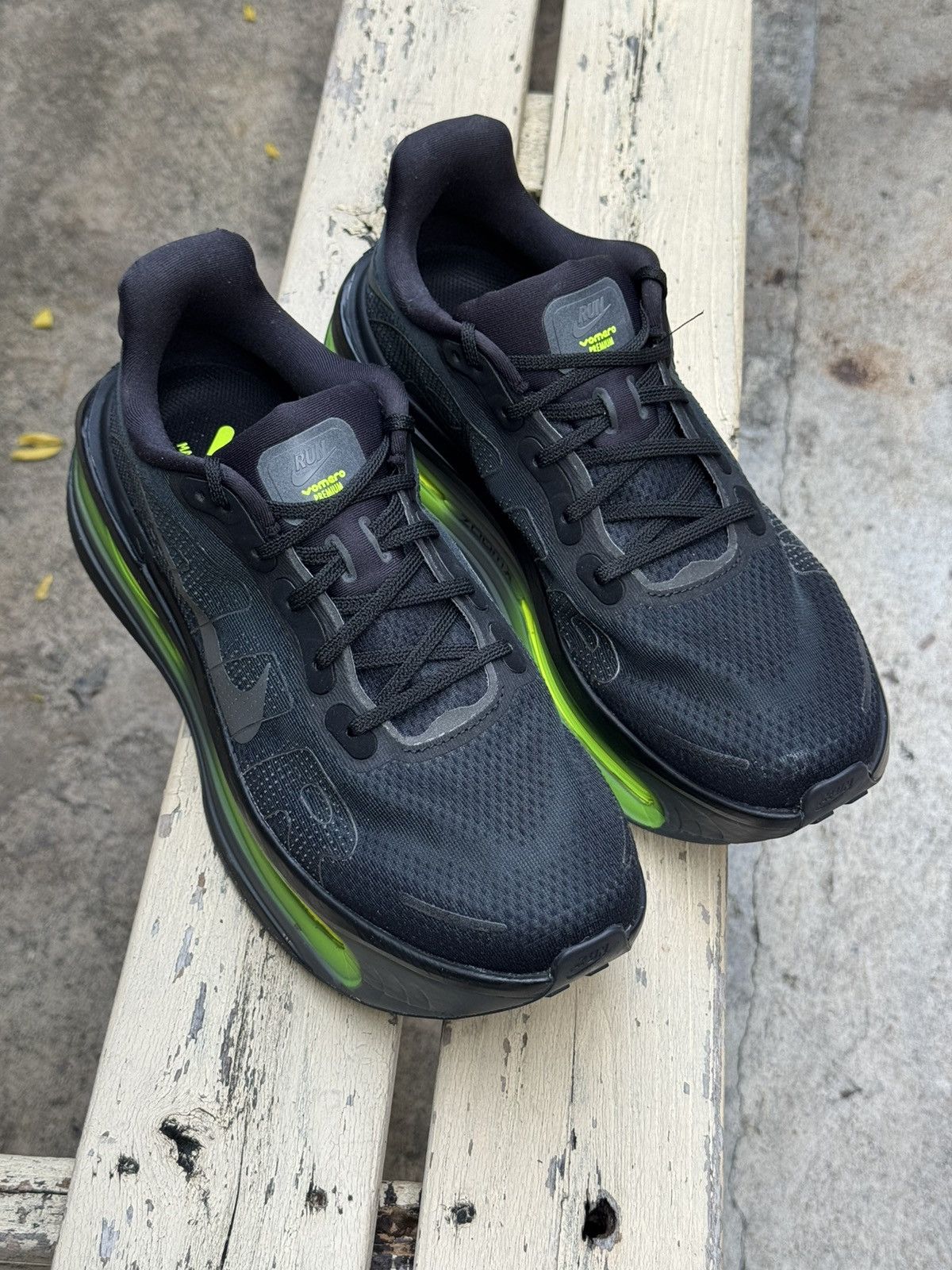 Nike Nike Vomero Premium Shoes Size US 9 / EU 42 - 1 Thumbnail