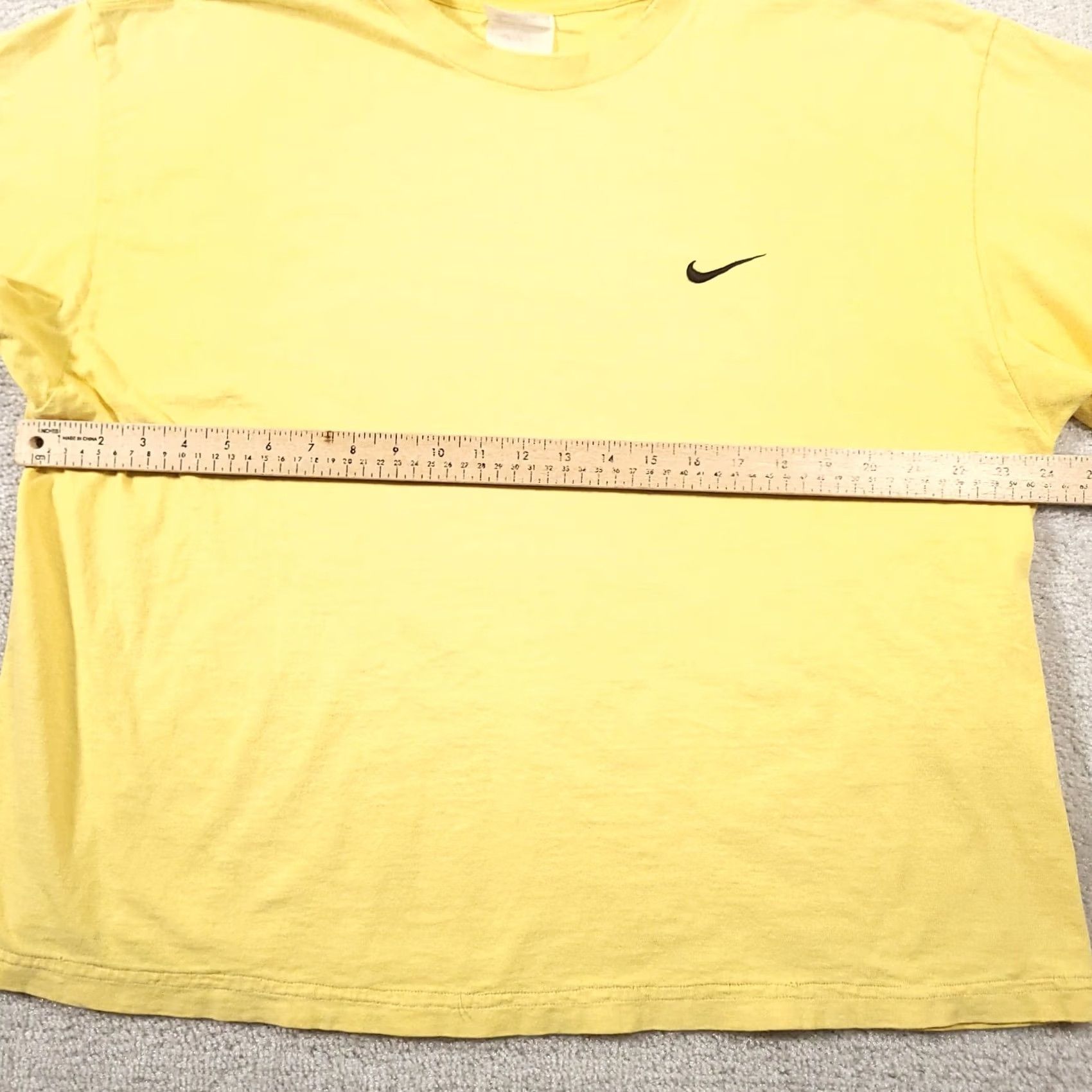 Nike VINTAGE Nike Shirt Mens XL Yellow Swoosh Short Sleeve Crewneck Faded Grunge Size US XL / EU 56 / 4 - 4 Thumbnail