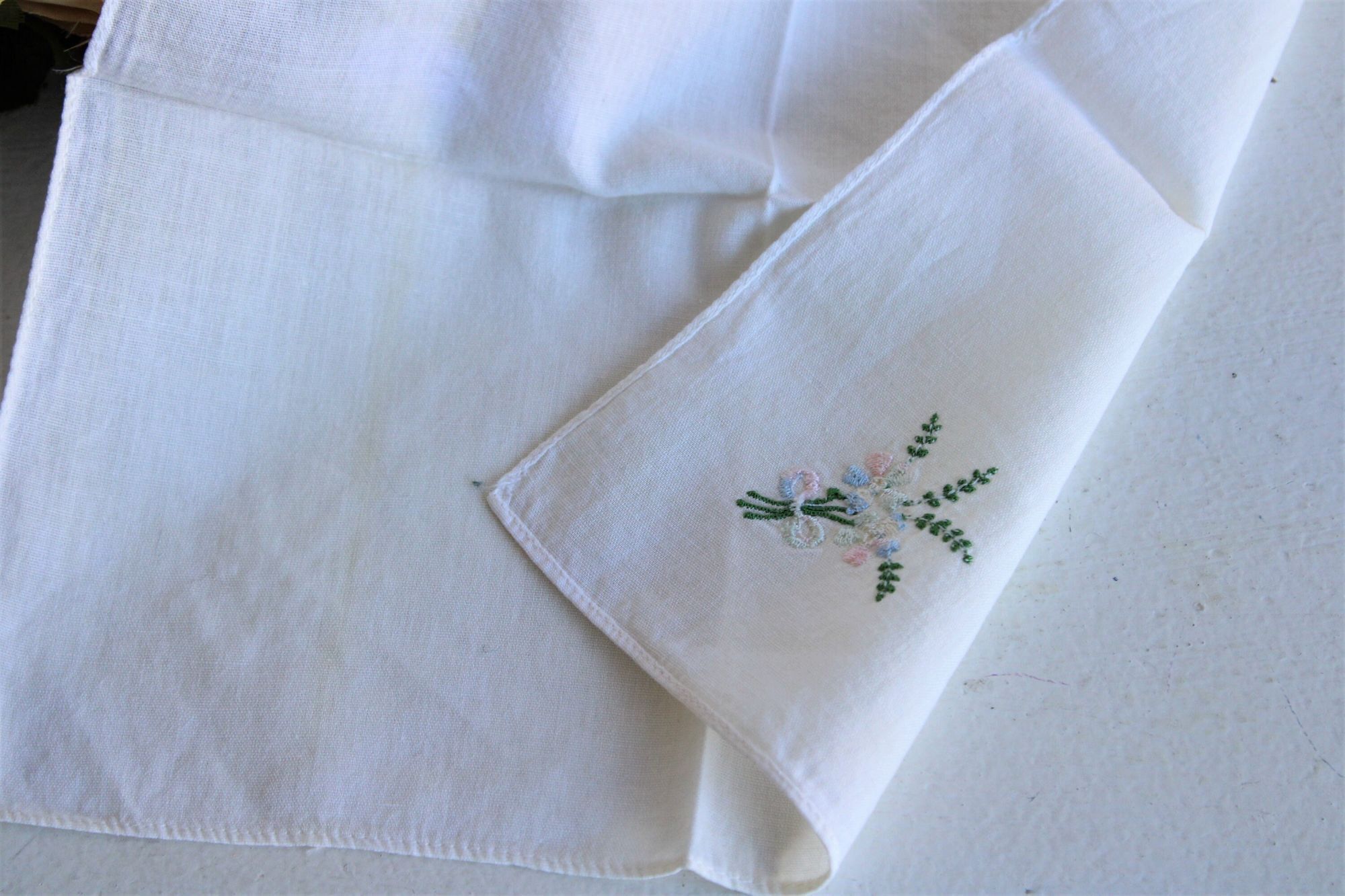 Vintage Vintage 1950s Handkerchief, White Cotton With Pink And Blue Size ONE SIZE - 6 Thumbnail