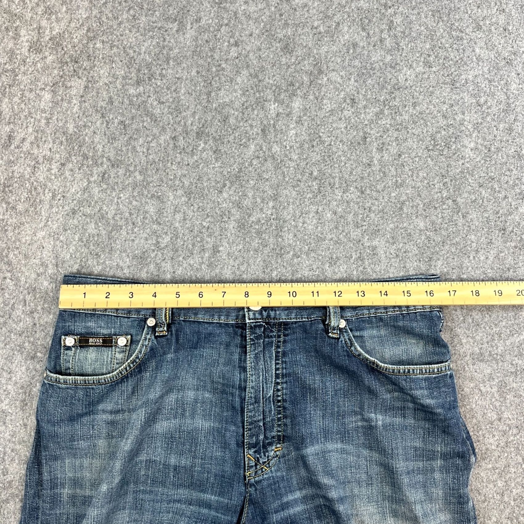 Hugo Boss HUGO BOSS Jeans Relaxed Straight 34 32 Mid Wash Blue Whiskers Vintage Mens Clothing Jeans 5-Pocket Design Regular Size XS-Not Applicable Size US 34 / EU 50 - 6 Thumbnail